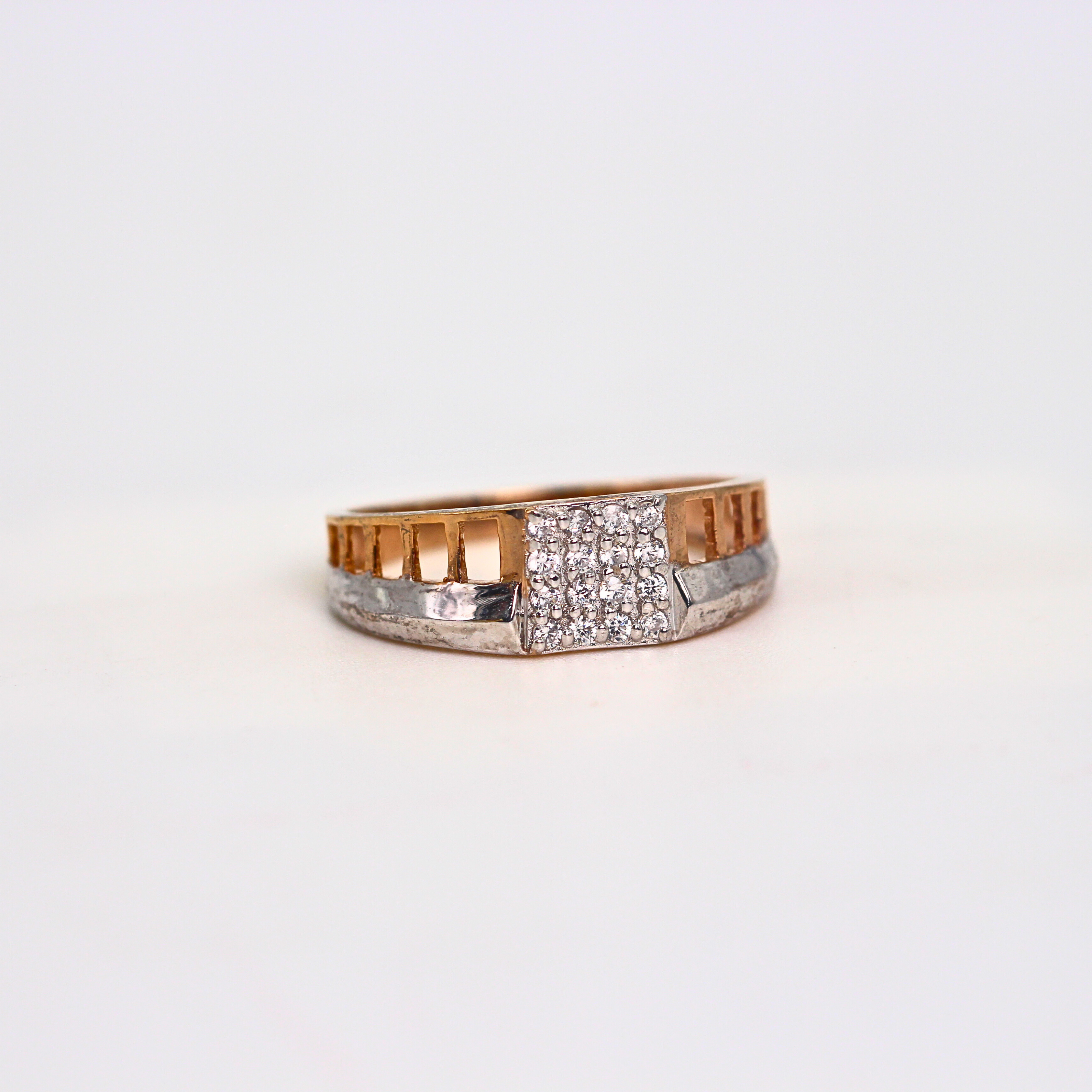 Diamond Panel Centre Pattern Band Ring