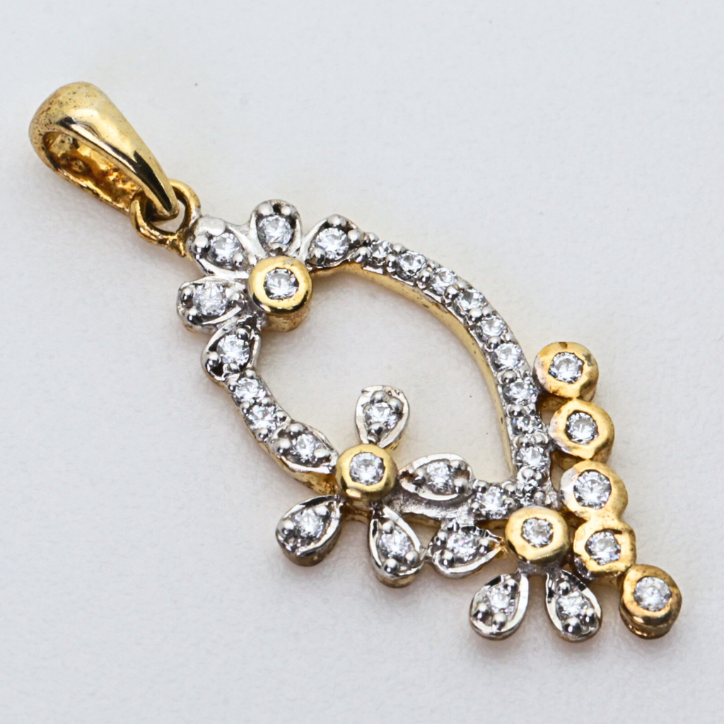 Yellow Gold Pendant in Round Stone Cut