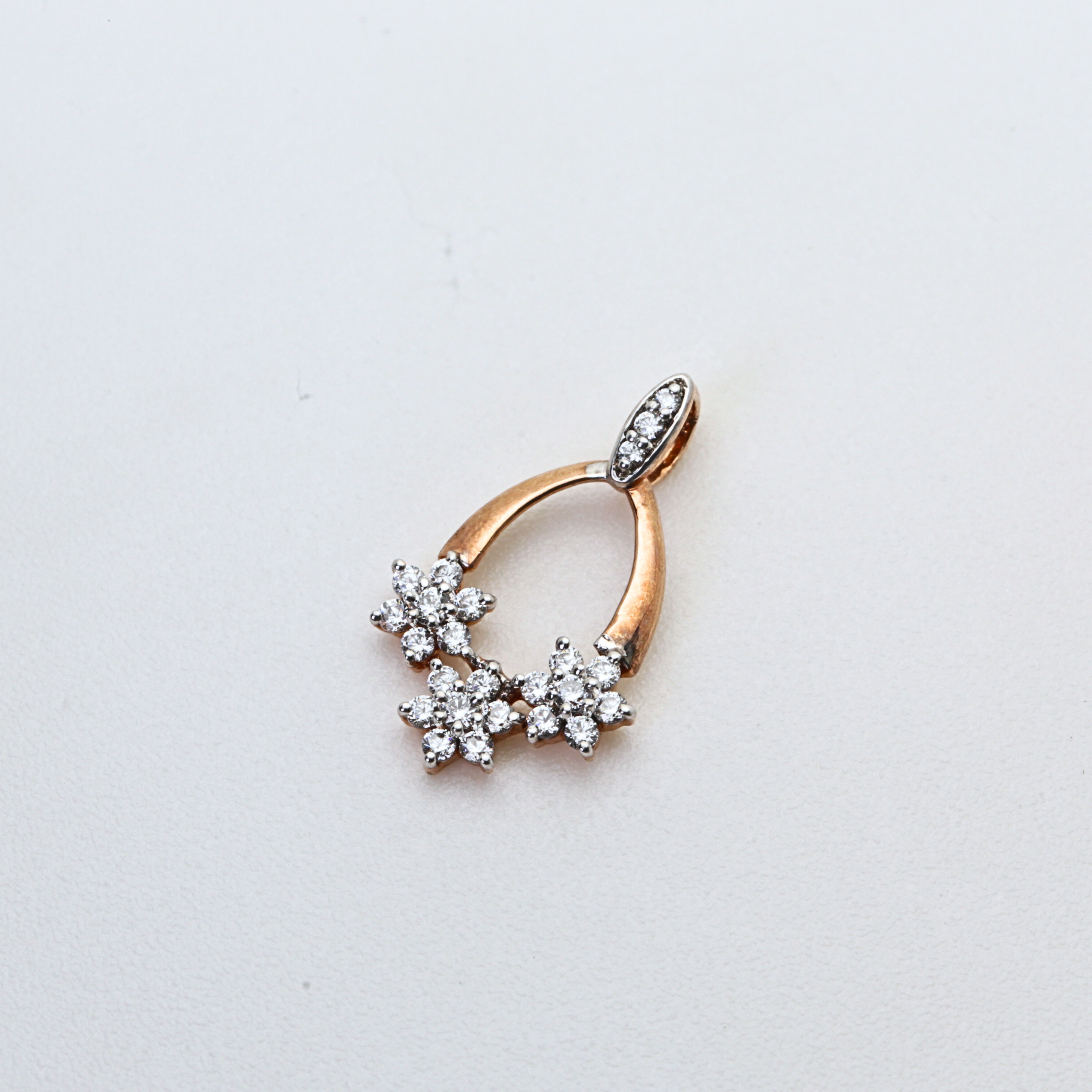 Floral Design Metal Pendant with Stone Cluster Pattern for Women