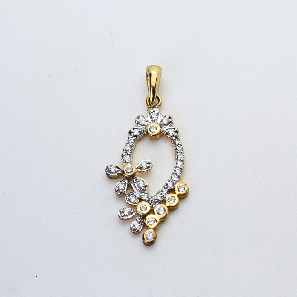 Yellow Gold Pendant in Round Stone Cut