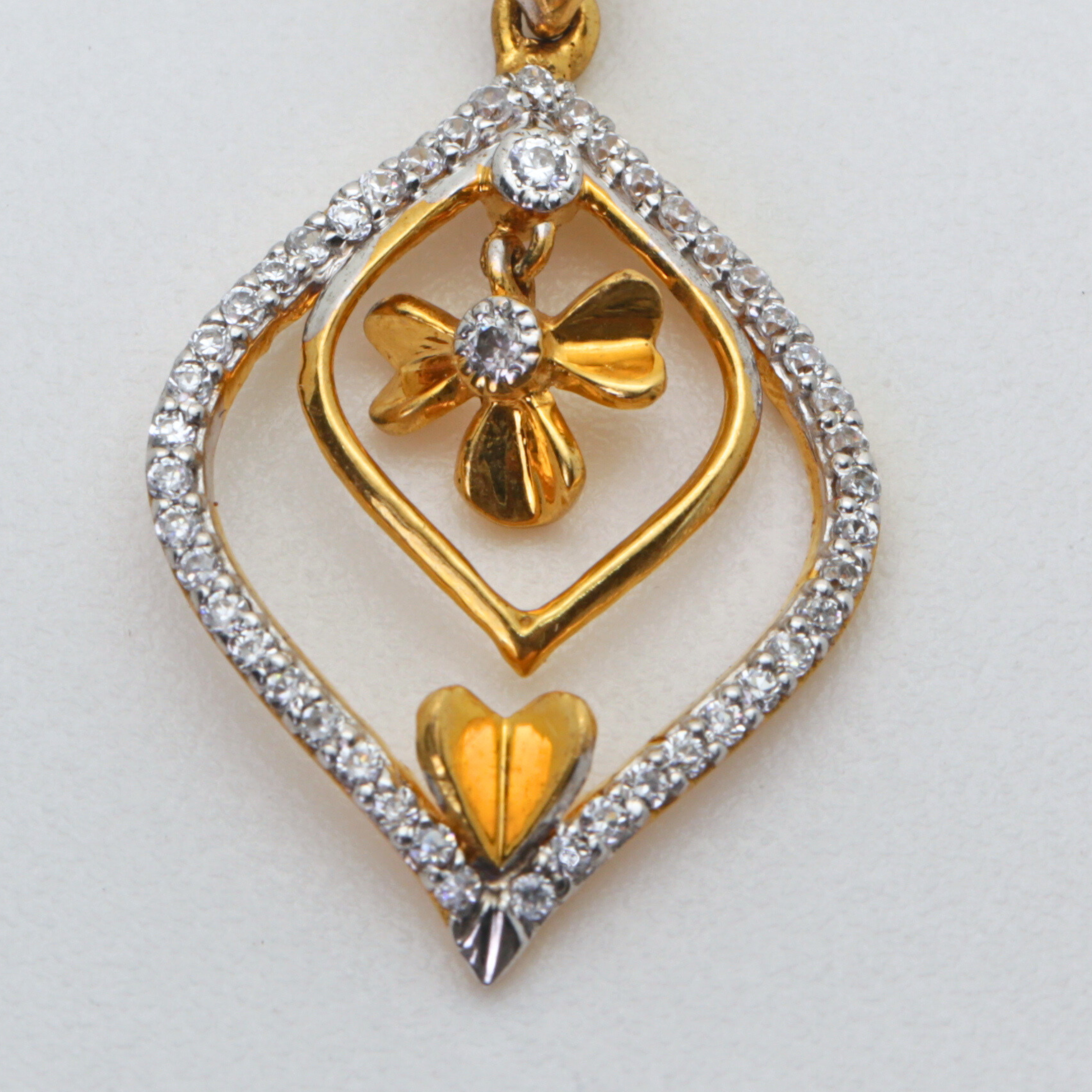 Diamond Gold Pendant in Yellow Gold