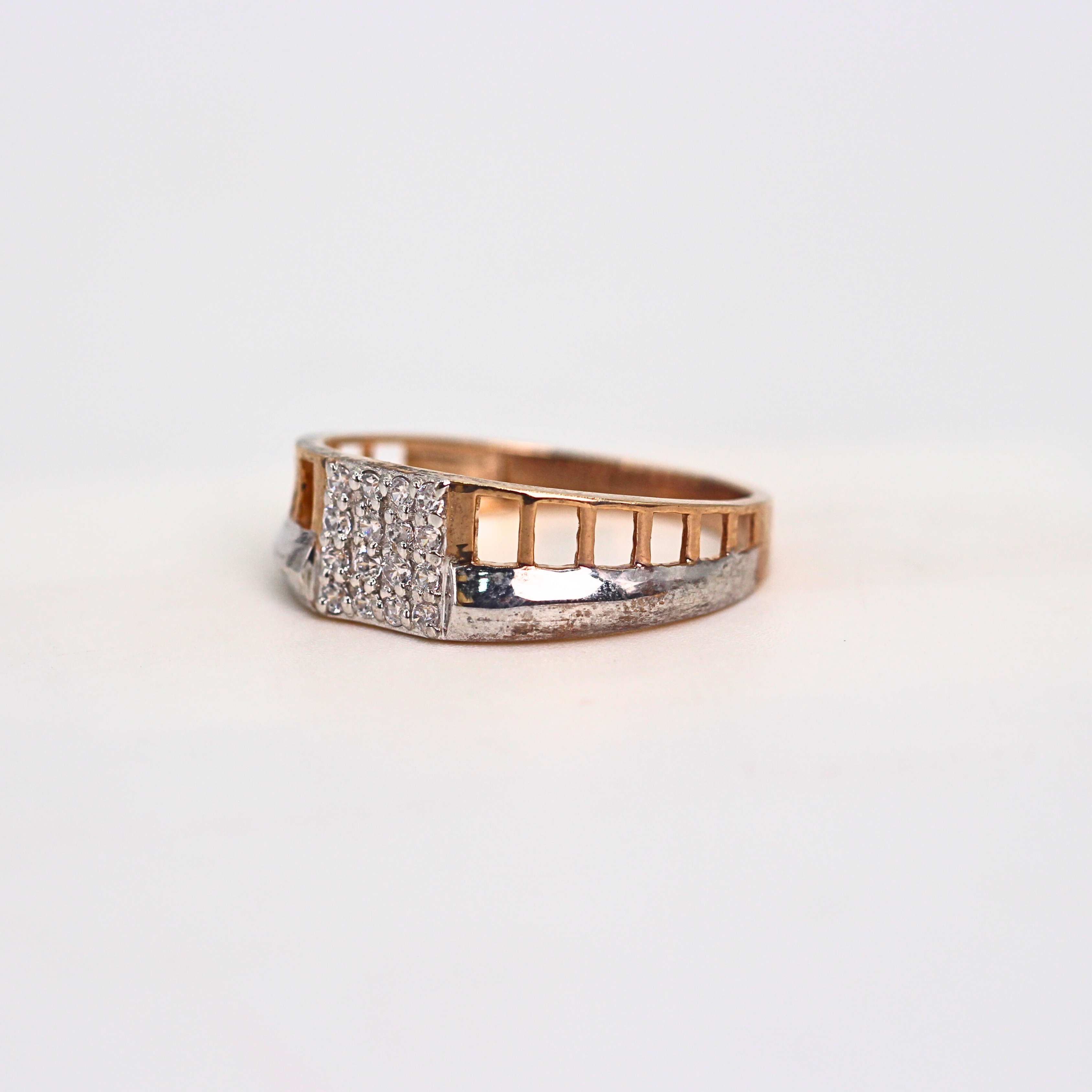 Diamond Panel Centre Pattern Band Ring
