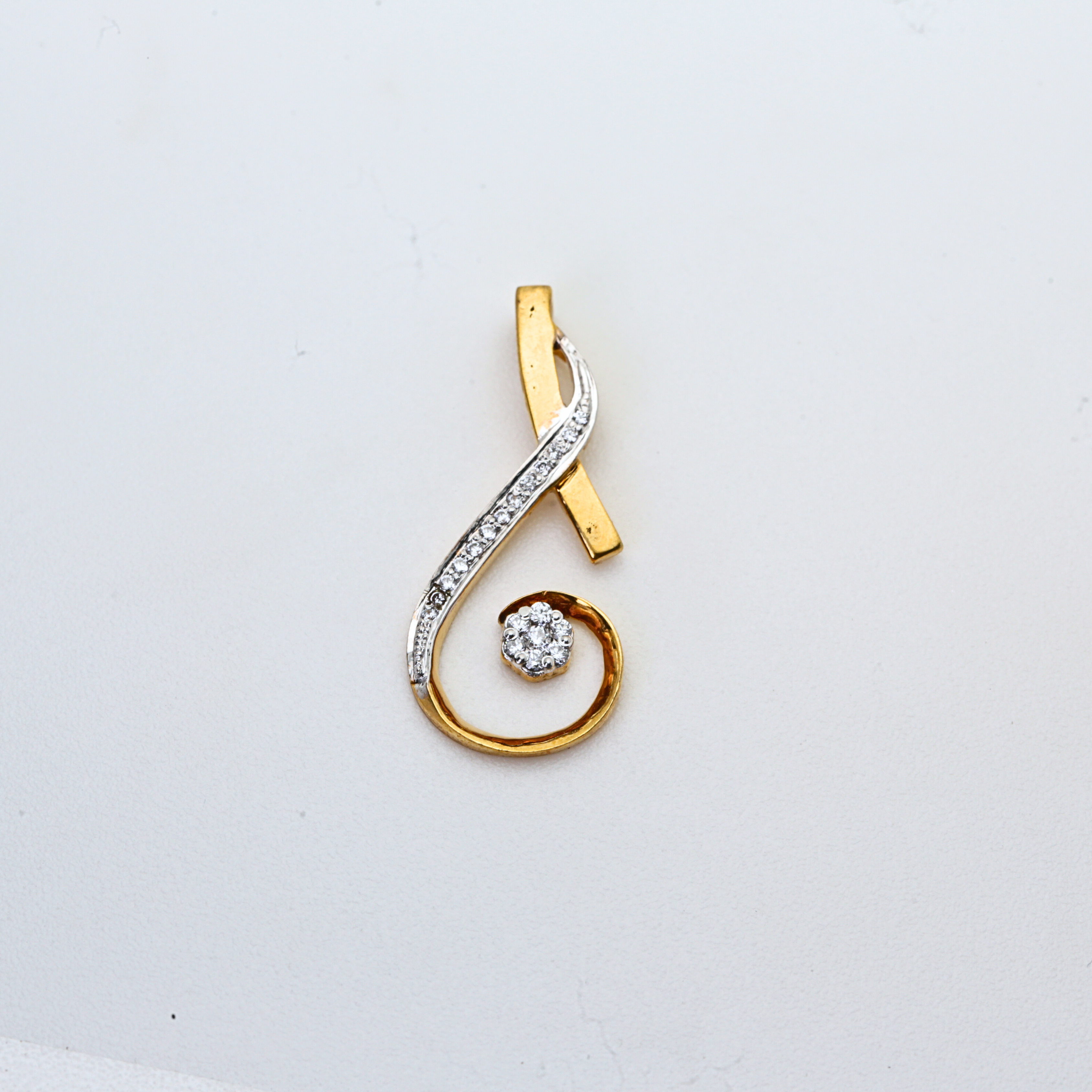 Modern Gold Pendant With Soft Curve Shape
