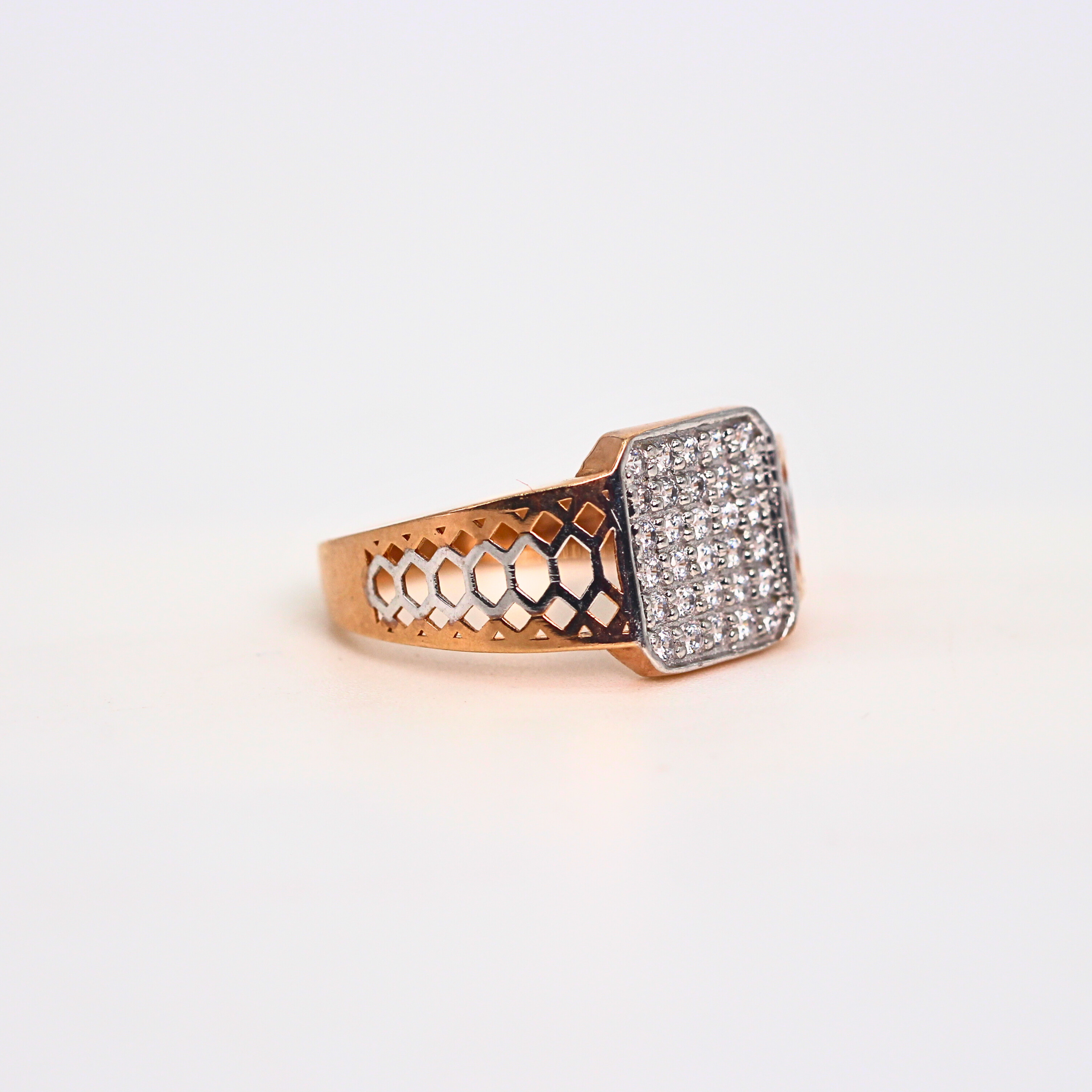 Diamond Panel Pattern Wide Band Ring