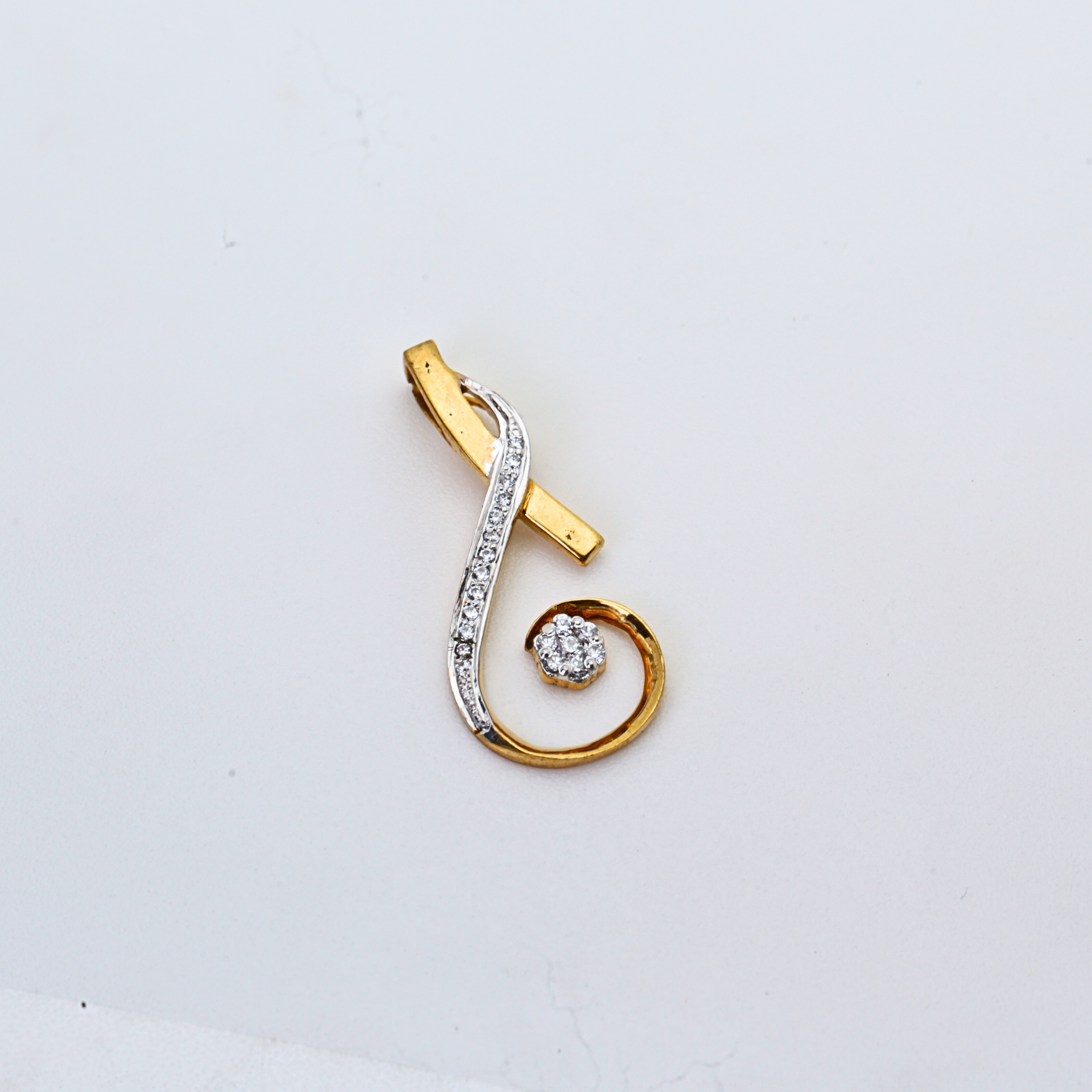 Modern Gold Pendant With Soft Curve Shape