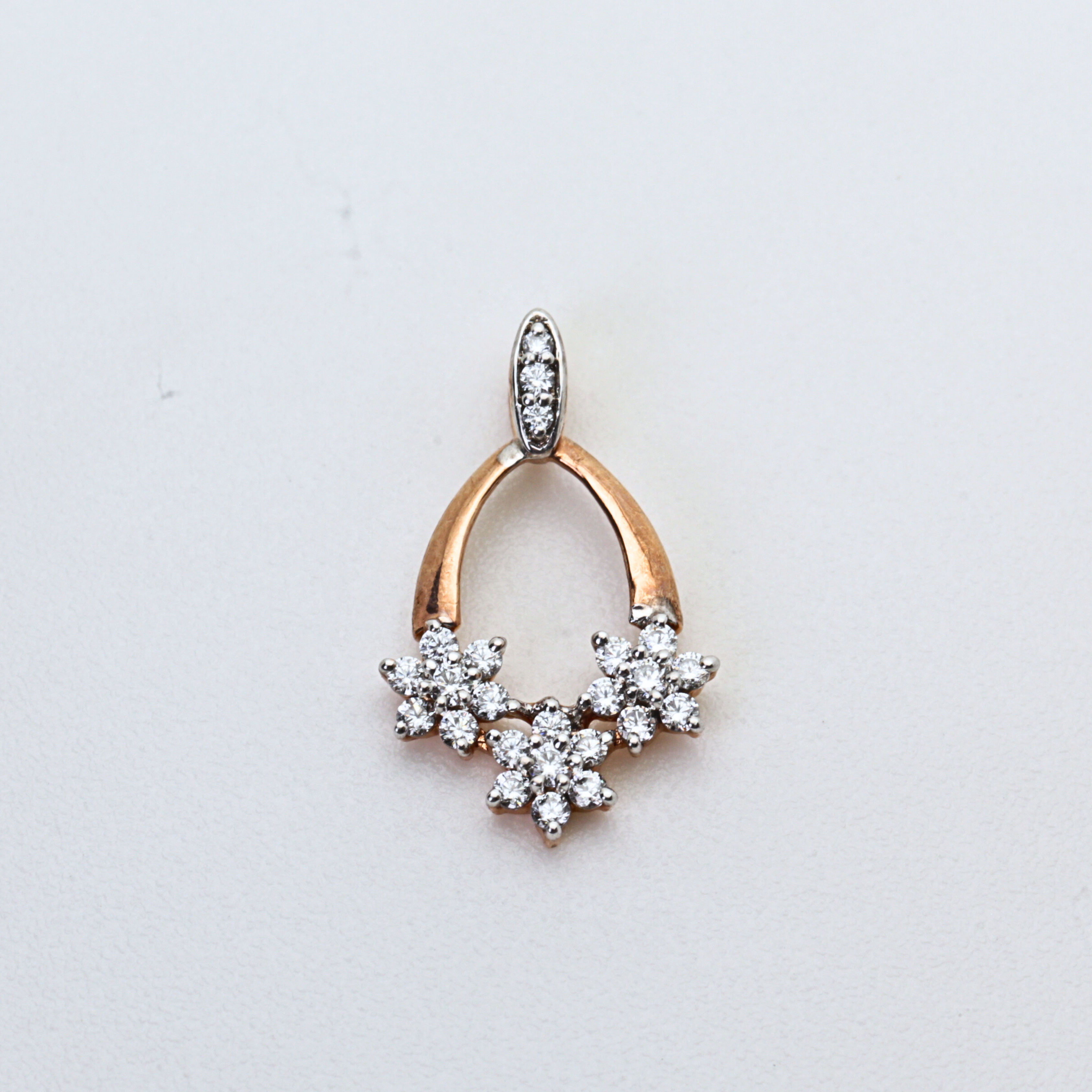 Floral Design Metal Pendant with Stone Cluster Pattern for Women