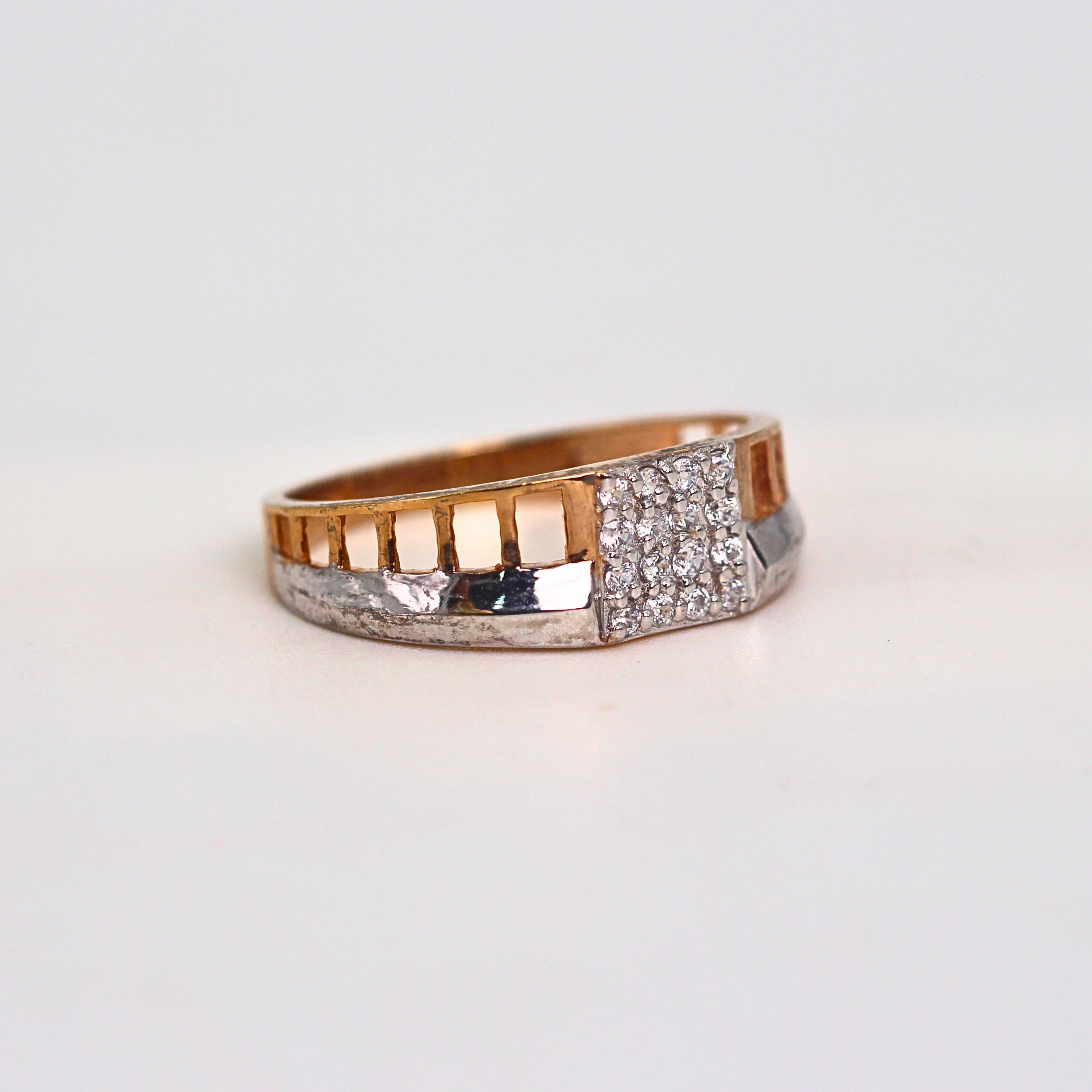 Diamond Panel Centre Pattern Band Ring