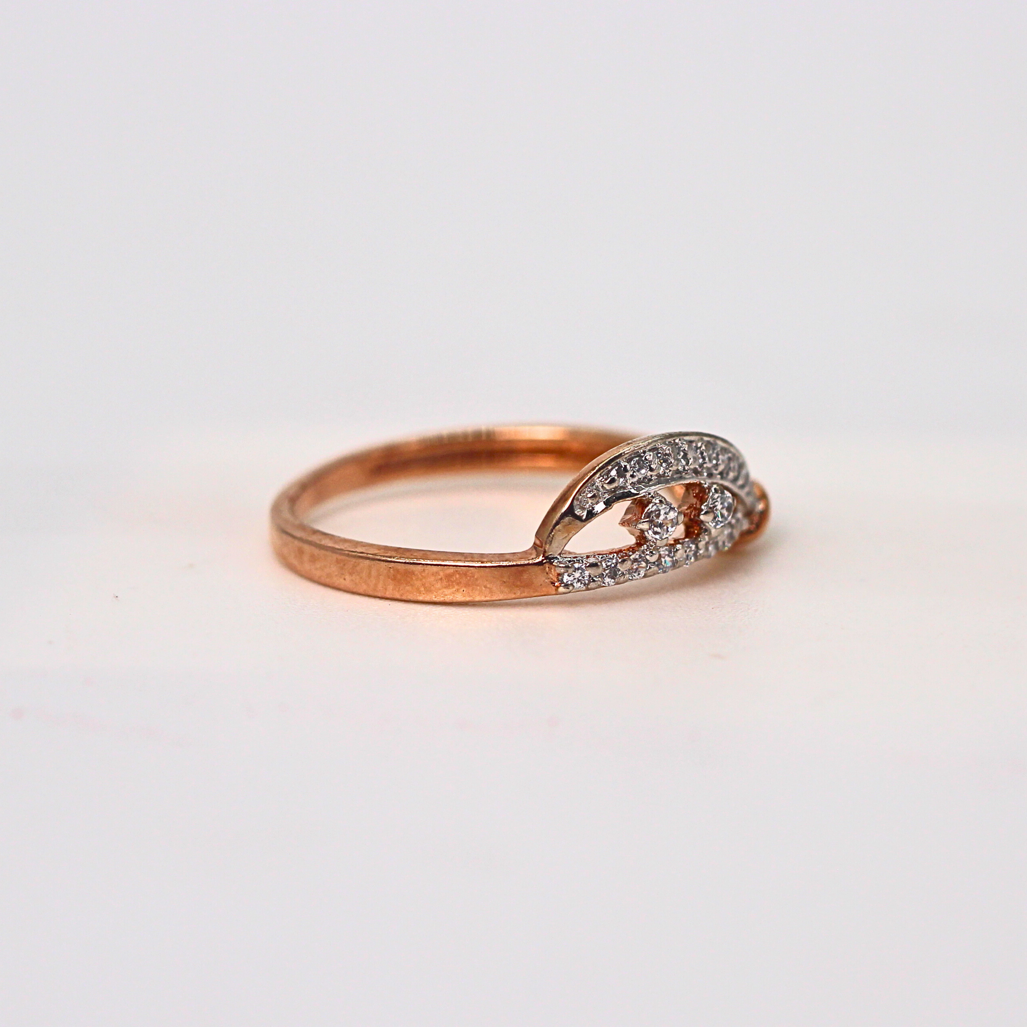 Diamond Curve Knot Band Ring
