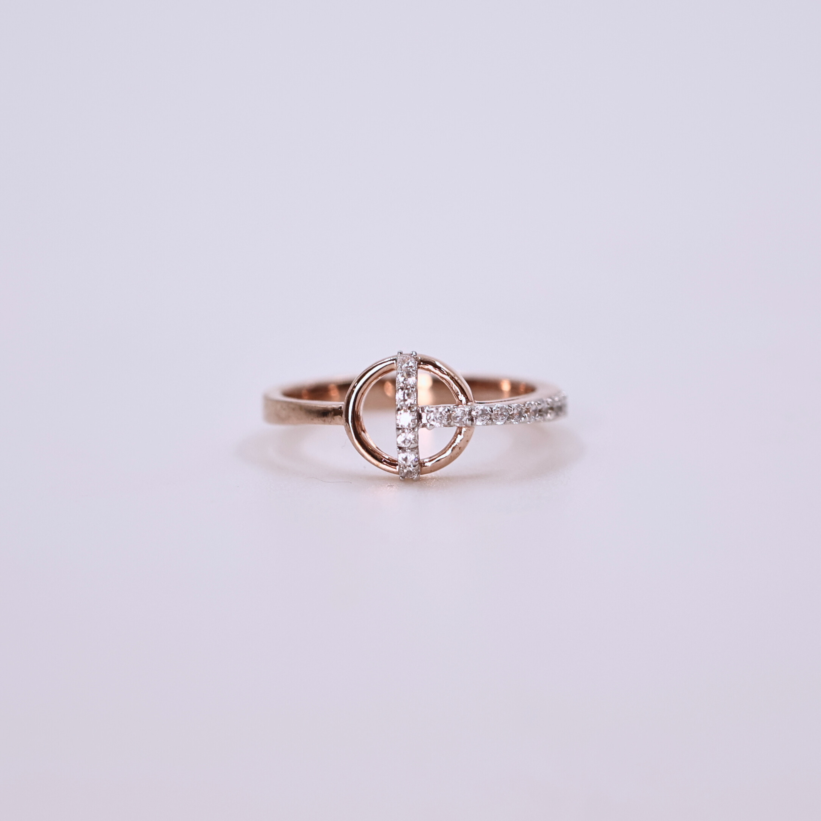 Simple diamond band
Radiant Minimal Aura ring
Subtle diamond ring
Pure Minimal Aura ring
Clean design Aura band
Aura diamond in silver
Modern Aura band
Aura band with shine
Elegant Aura setting
Aura ring with clean lines