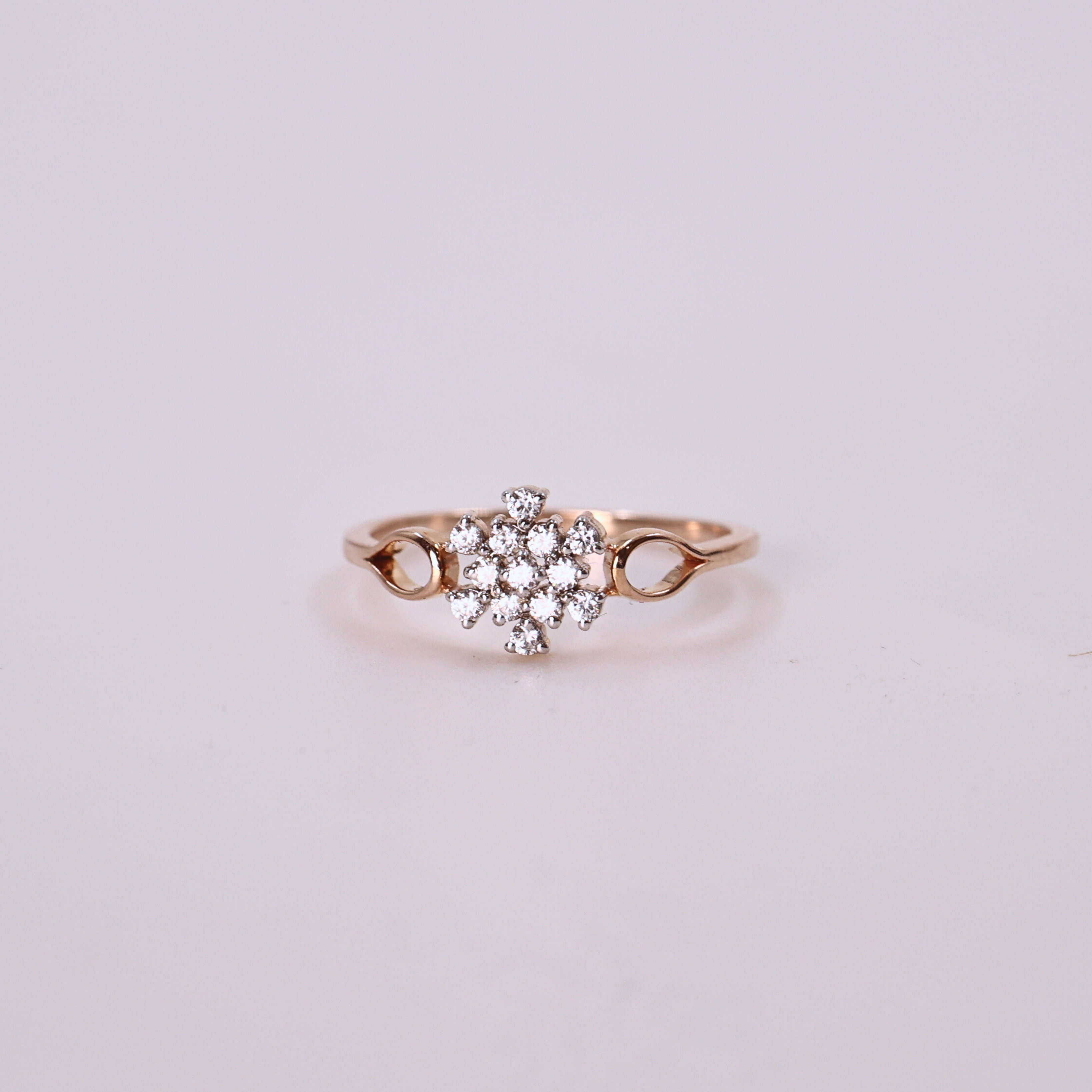 Floral ring
Bloom ring
Halo flower ring
Blossom halo ring
Diamond flower ring
Diamond blossom ring
Floral design ring
Modern floral ring
Floral solitaire ring
Shimmer floral ring