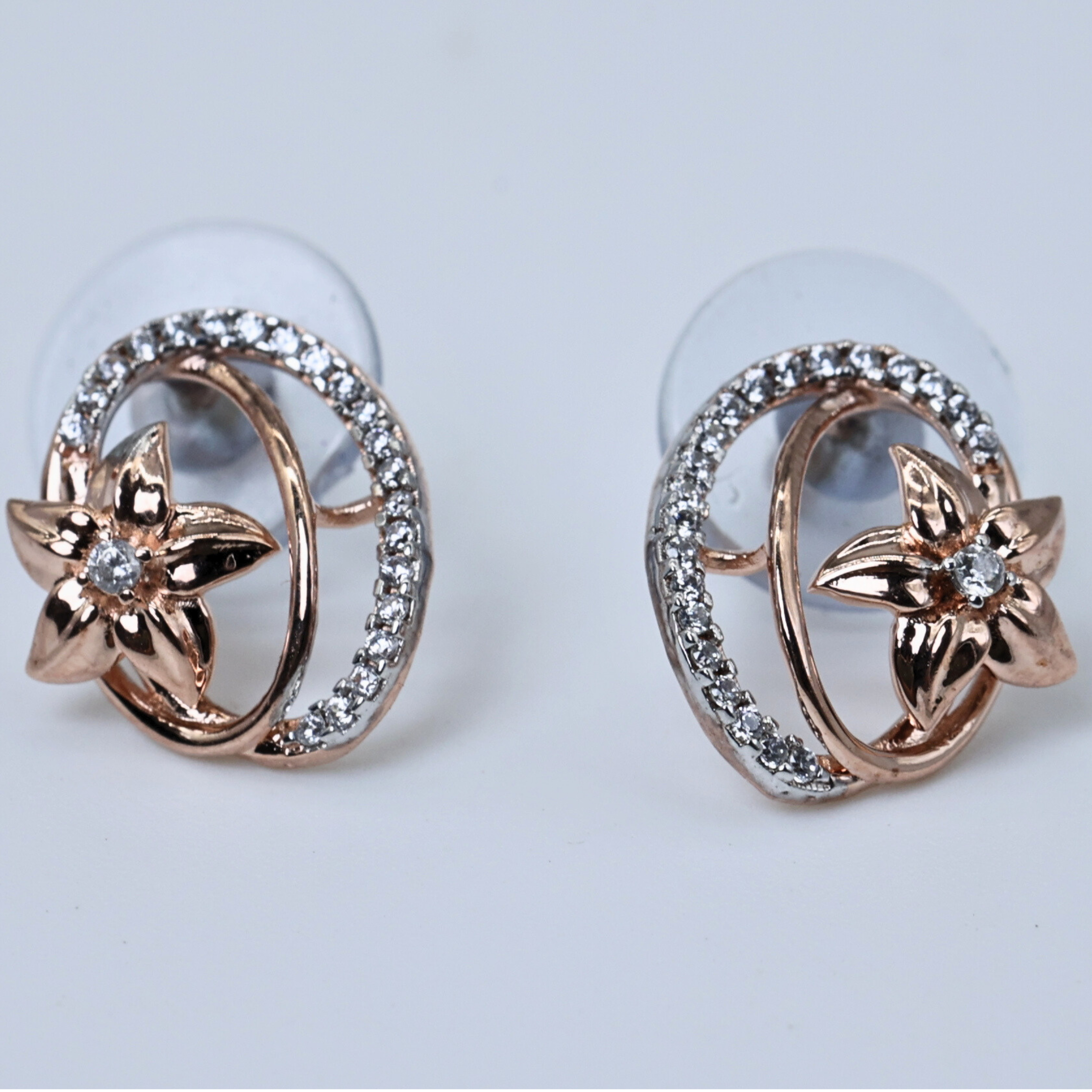 Simple floral curve studs
Diamond flower studs
Curved floral diamond earrings
Floral design studs
Elegant curve floral studs
Diamond floral accent studs
Floral curve design studs
Flower shaped diamond studs
Diamond floral curve earrings
Radiant flower diamond studs