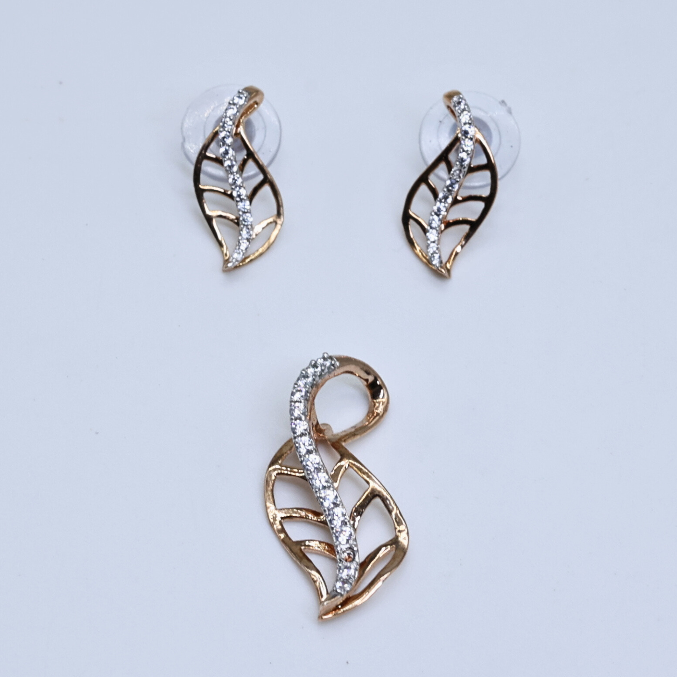Leaf curve earrings with diamonds
Modern leaf curve earrings
Sculpted leaf earrings with shine
Leaf earrings with a polished finish
Simple curved leaf earrings
Graceful leaf earrings with diamonds
Polished curve leaf earrings
Leaf curve earrings with shimmer
Curved leaf earrings with fine diamonds
Leaf shaped curve earrings