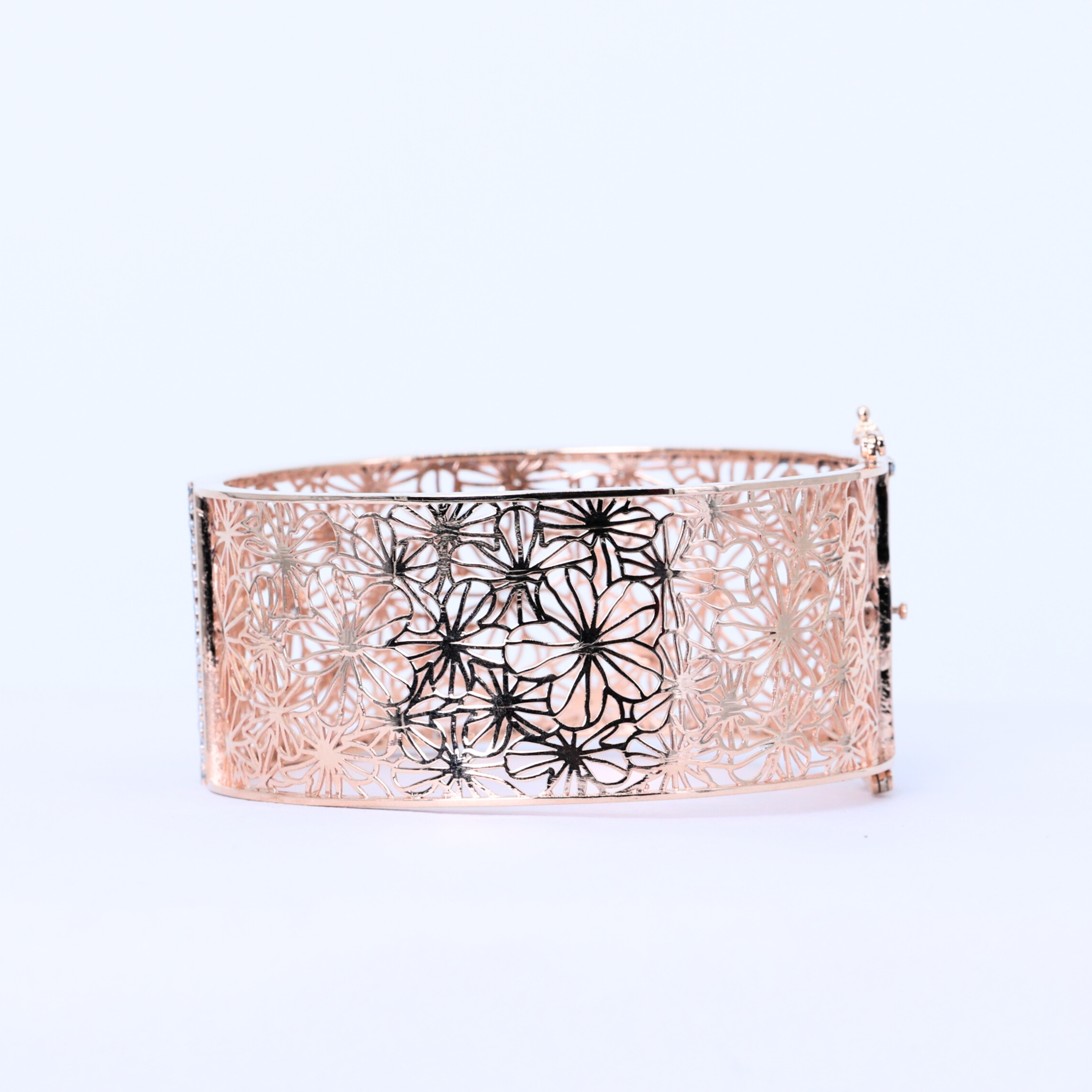 Gold diamond bangle
Diamond facets close up
Modern lace diamond bangle
Shimmering diamond bangle
Floral lace diamond centerpiece
Bangle reflecting light
Geometric lace diamond bangle
Floral bangle close up
Diamond cuff angled view
Elegant engagement bangle