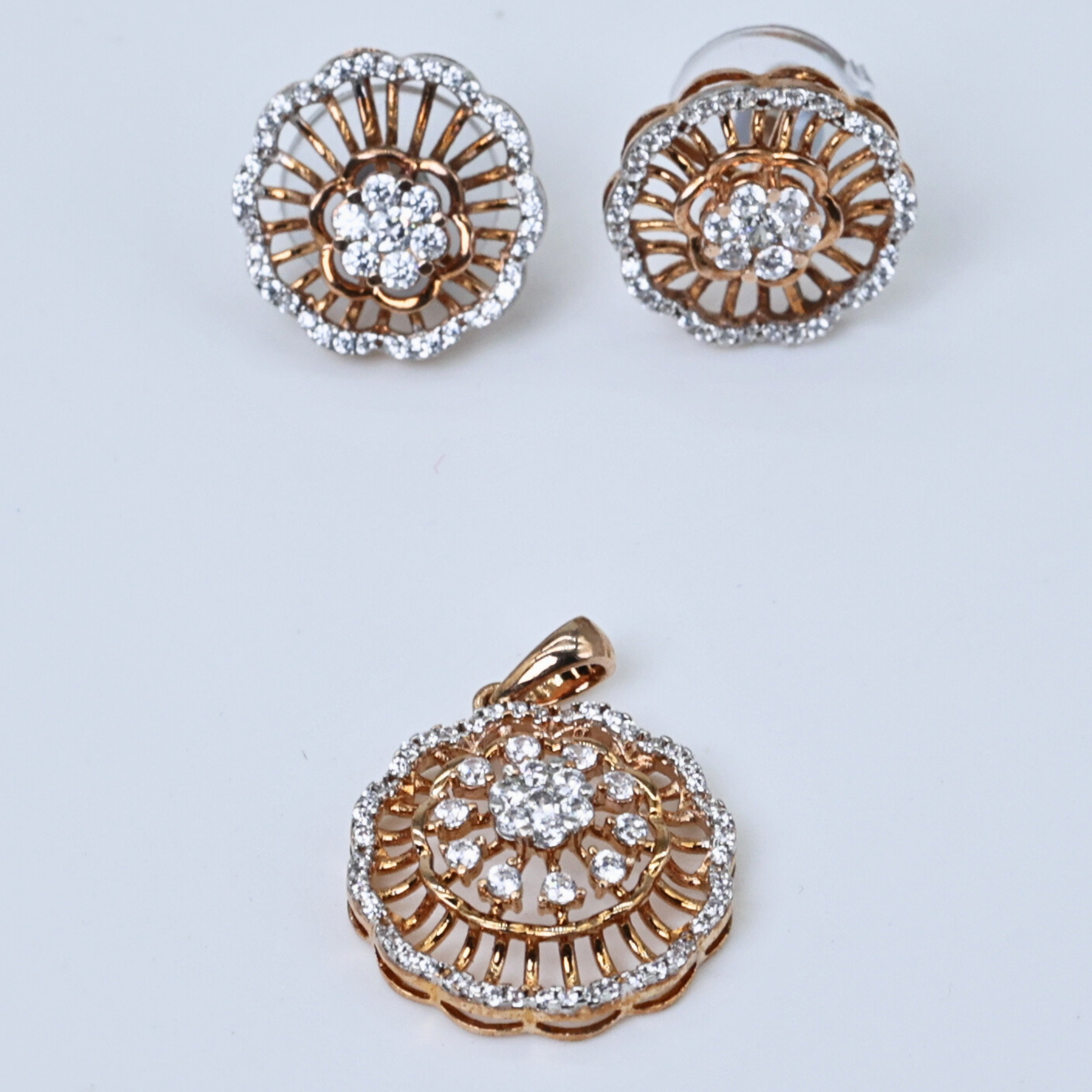 Polished floral pendant
Classic floral pendant
Sculpted flower pendant
Floral pendant with glow
Elegant floral design pendant
Floral pendant with shine
Flower diamond pendant
Simple floral pendant
Shiny flower pendant
Flower pendant with diamonds