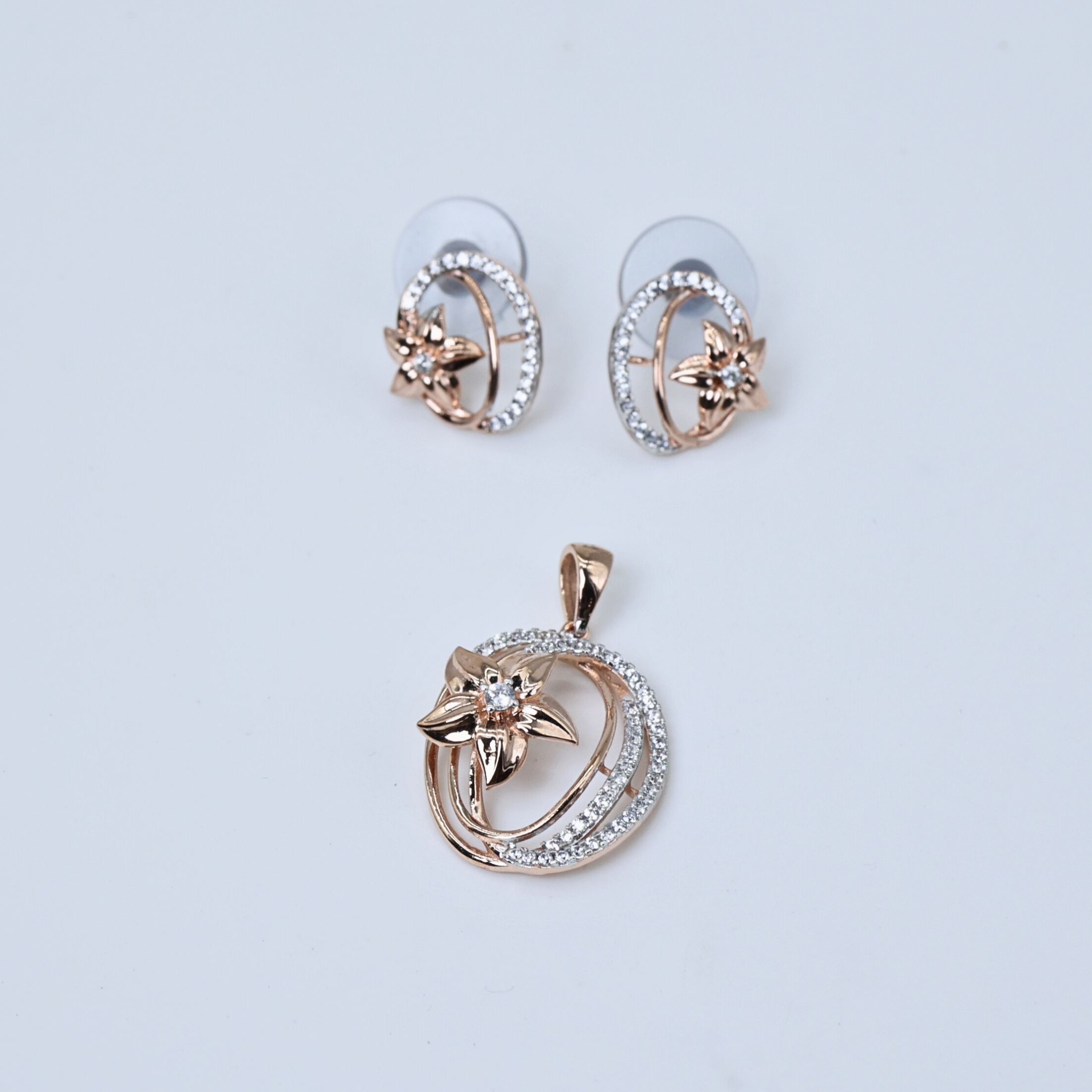 Simple floral curve earrings
Elegant floral design studs
Floral diamond studs with curve
Curved floral diamond studs
Radiant floral design studs
Elegant flower diamond studs
Diamond floral curve design
Simple diamond flower studs
Curved floral pattern studs
Diamond studs with floral curve