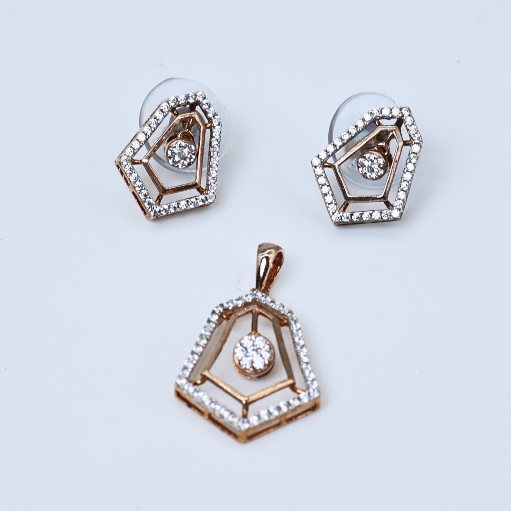 Geometric diamond earrings
Modern geo studs
Geometric stud earrings
Diamond geo earrings
Aura diamond studs
Geometric diamond studs
Radiant stud earrings
Elegant diamond studs
Diamond stud earrings
Modern geometric studs