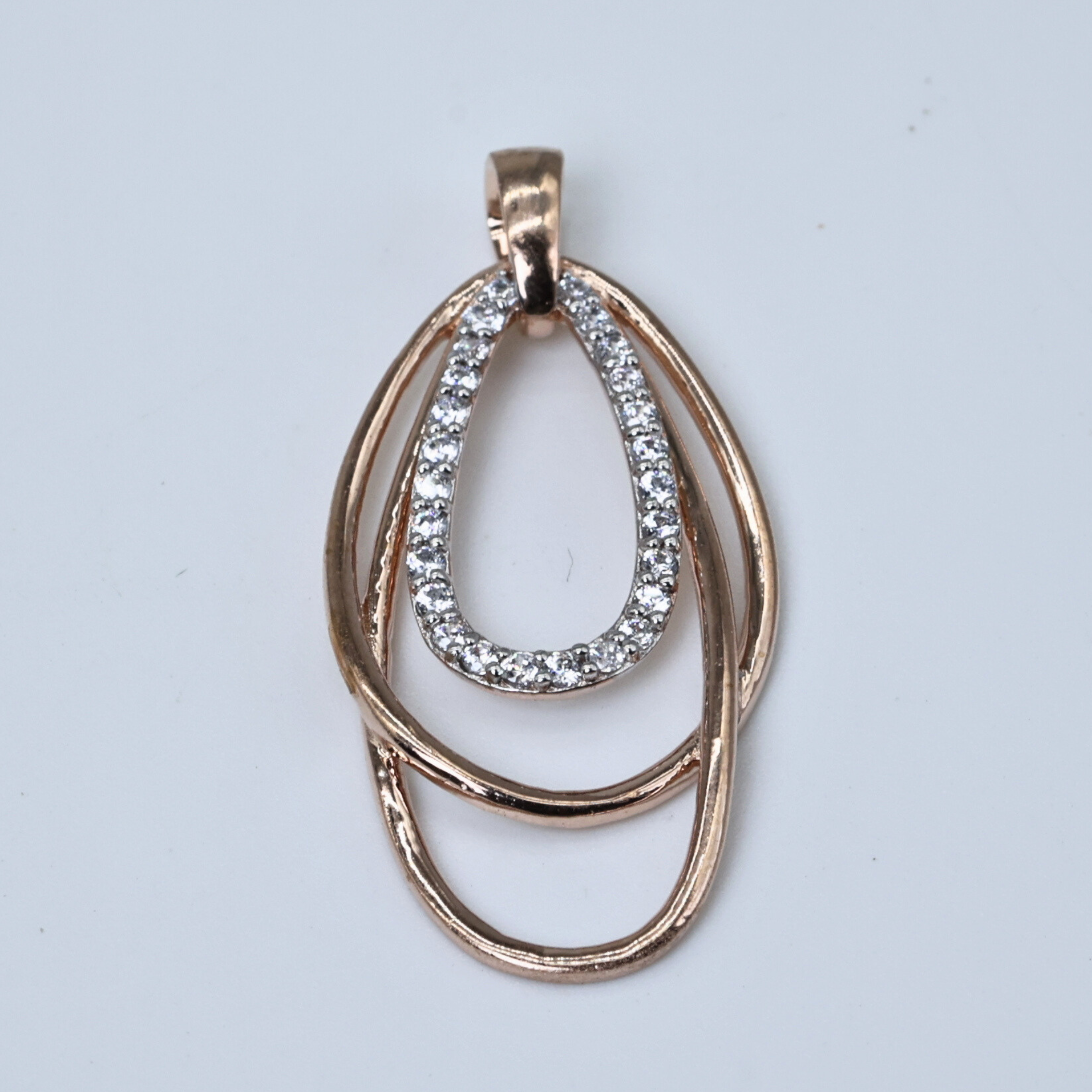 Hoop necklace
Loop hoop pendant
Single loop pendant
Single circle pendant
Small hoop necklace
Tiny loop pendant
Thin circle pendant
Loop drop pendant
Gold drop pendant
Ring pendant