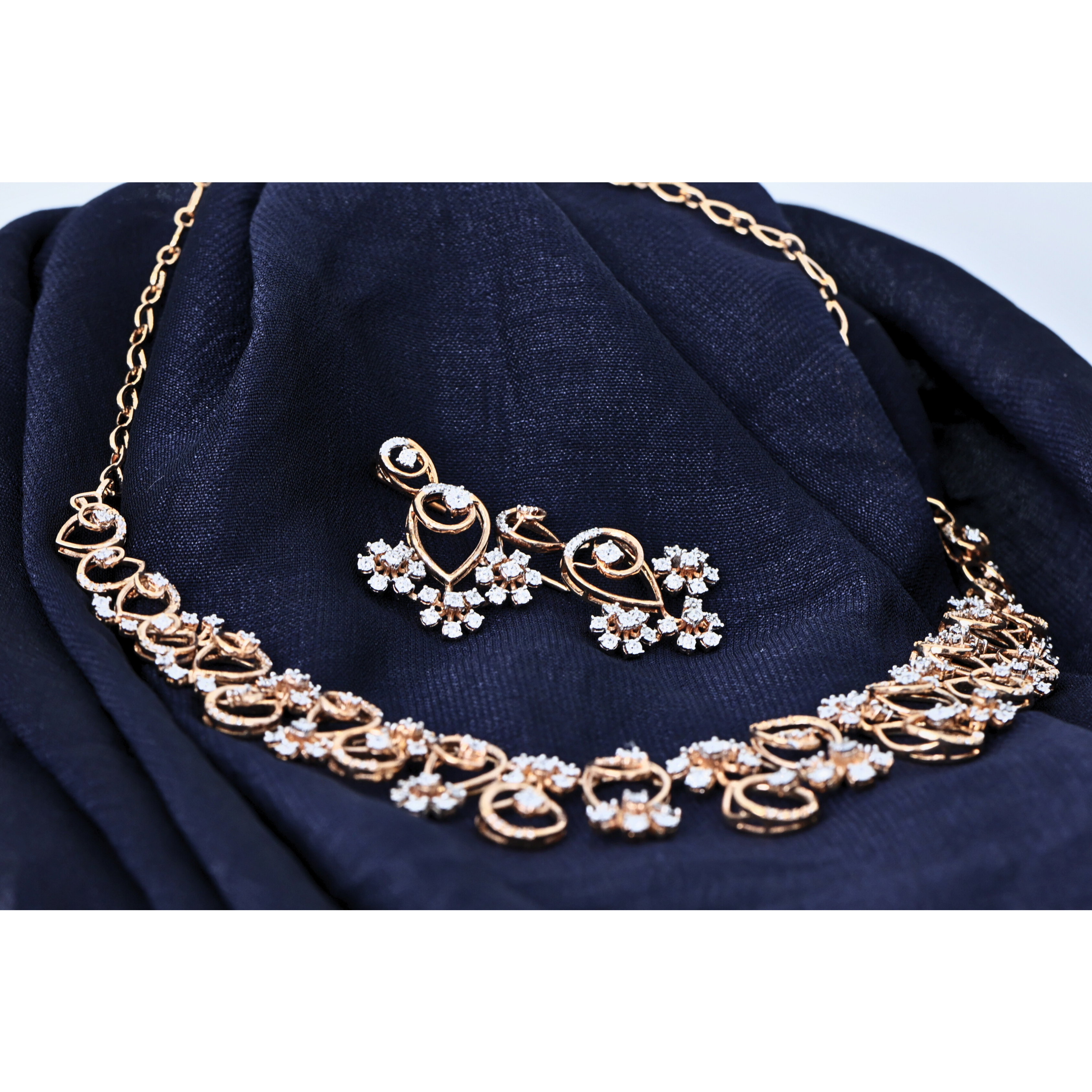 Dewdrop fine chain necklace
Dewdrop gold chain necklace
Heritage dewdrop chain
Dewdrop stone chain
Dewdrop pendant chain
Dewdrop single stone necklace
Dewdrop smooth chain
Dewdrop highlight chain
Dewdrop center stone necklace
Dewdrop shine chain necklace