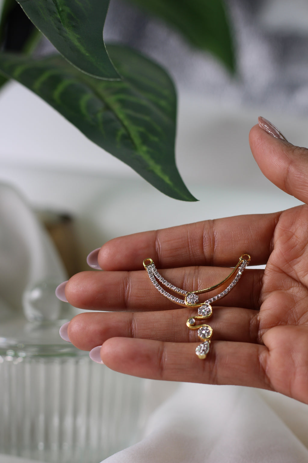 Gold Flow Drop Diamond Pendant Design