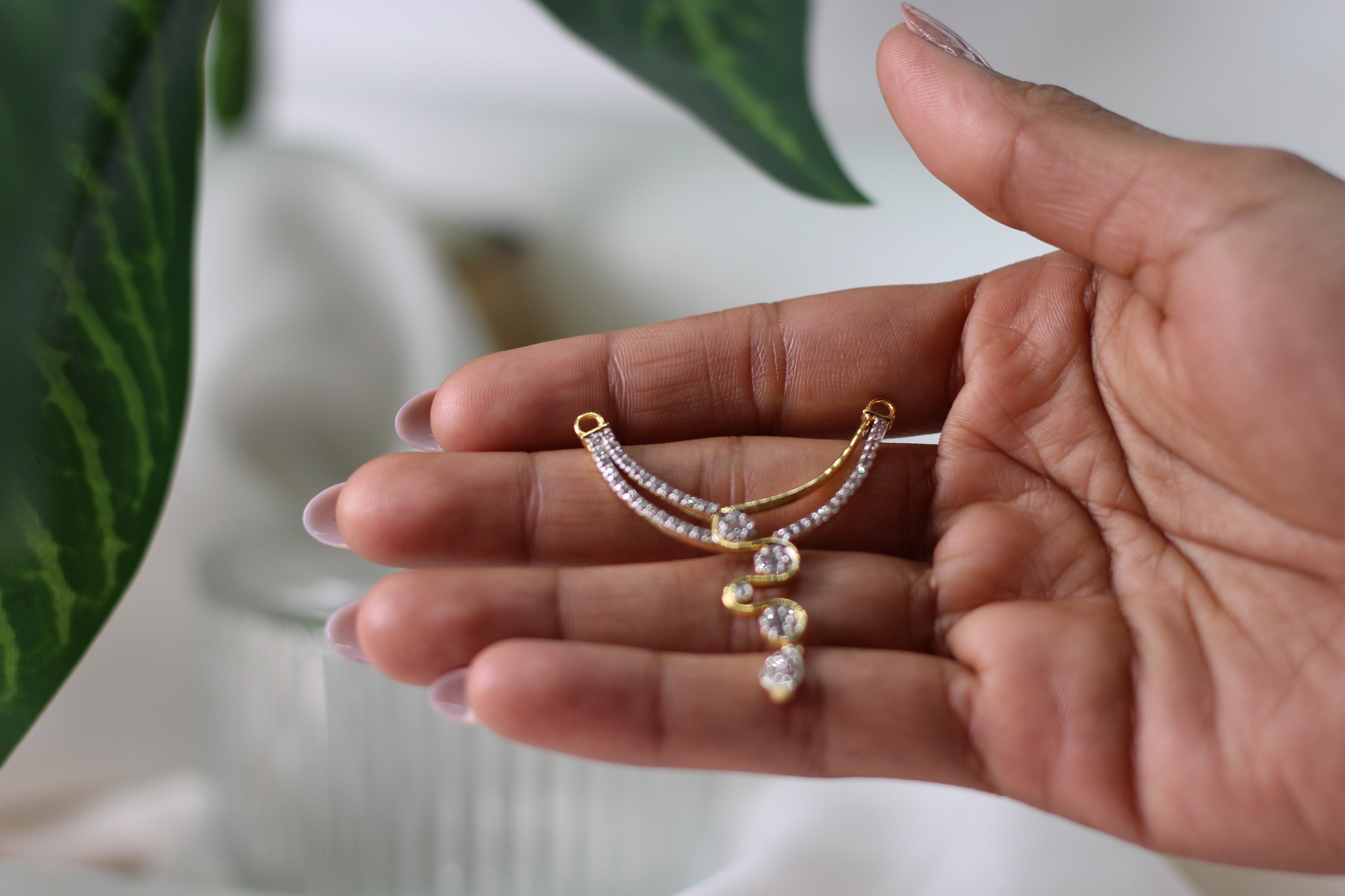 Gold Flow Drop Diamond Pendant Design