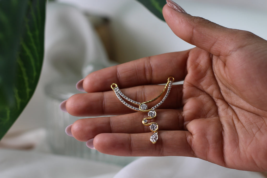 Gold Flow Drop Diamond Pendant Design