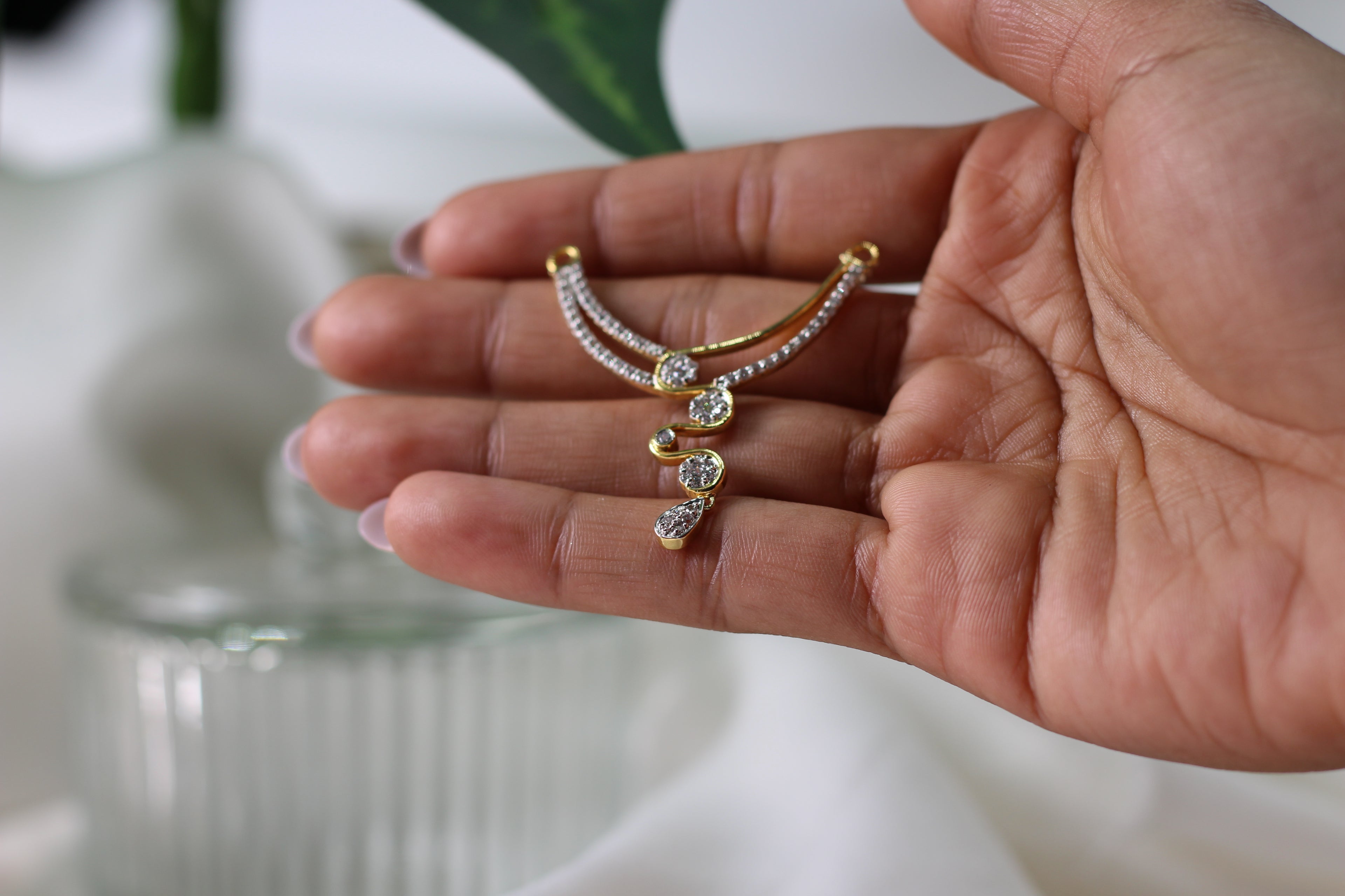 Gold Flow Drop Diamond Pendant Design