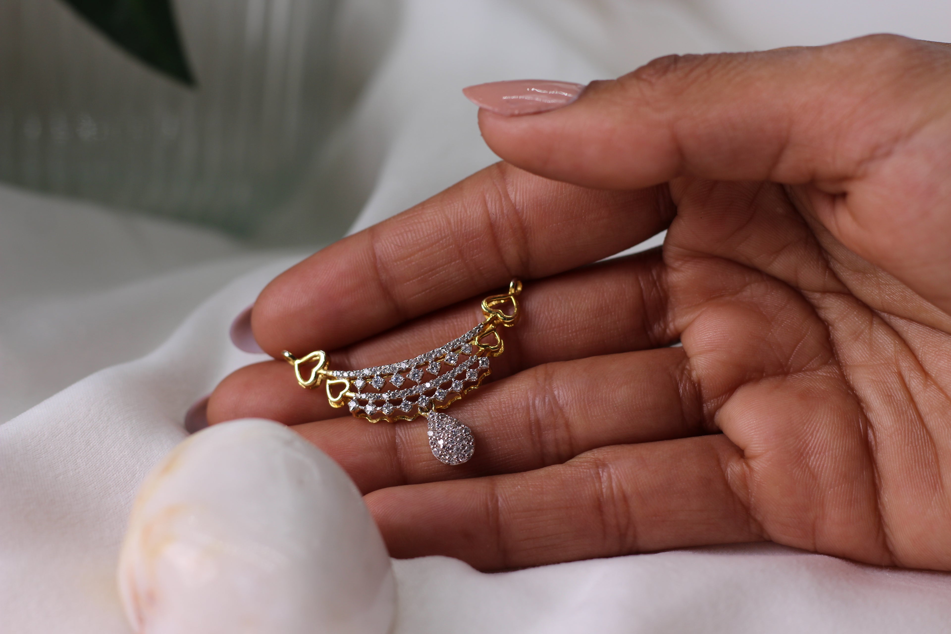 Yellow Gold Mangalsutra Pendant With Drop Design
