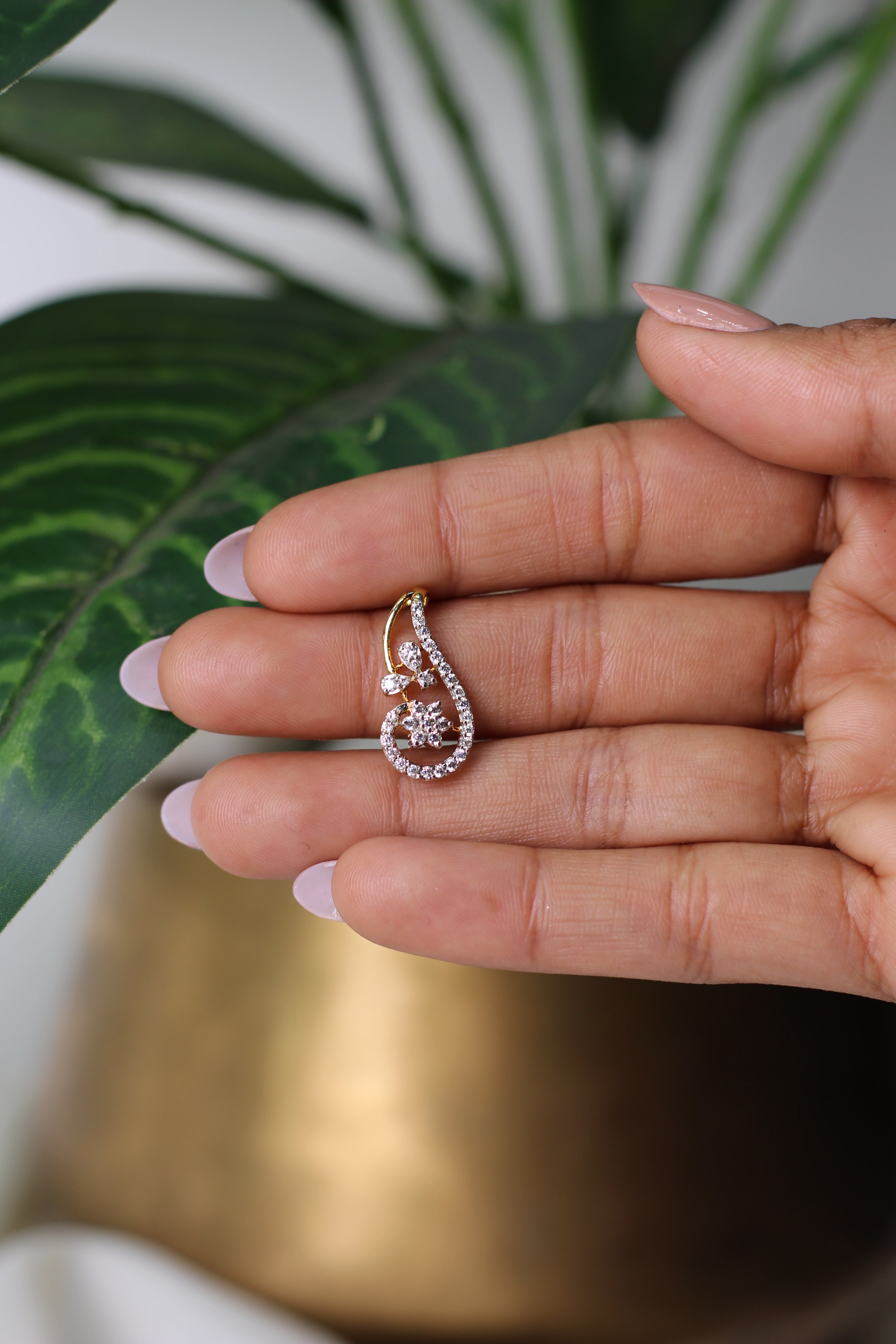 Gold Pendant with Curved Drop Style