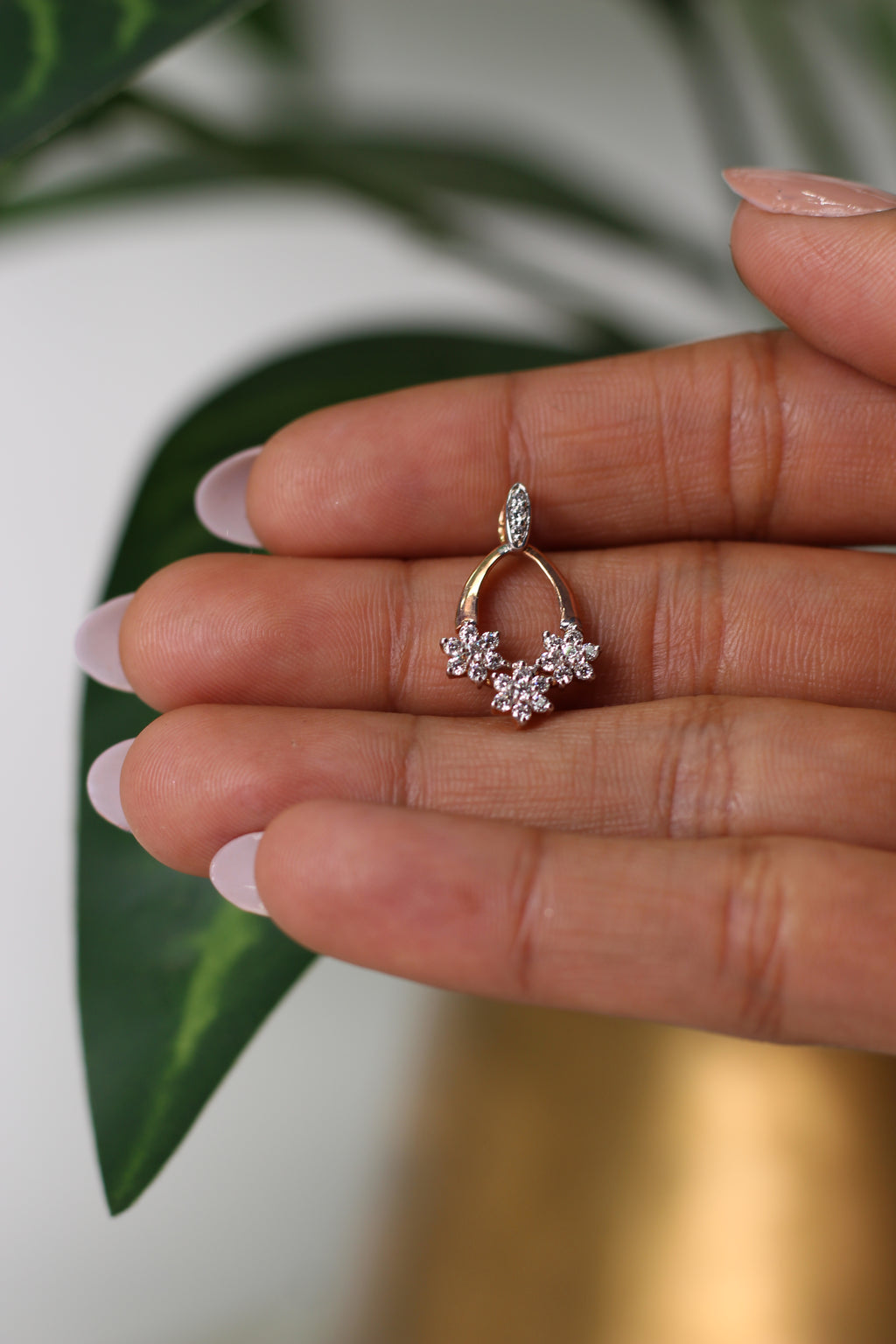 Floral Design Metal Pendant with Stone Cluster Pattern for Women