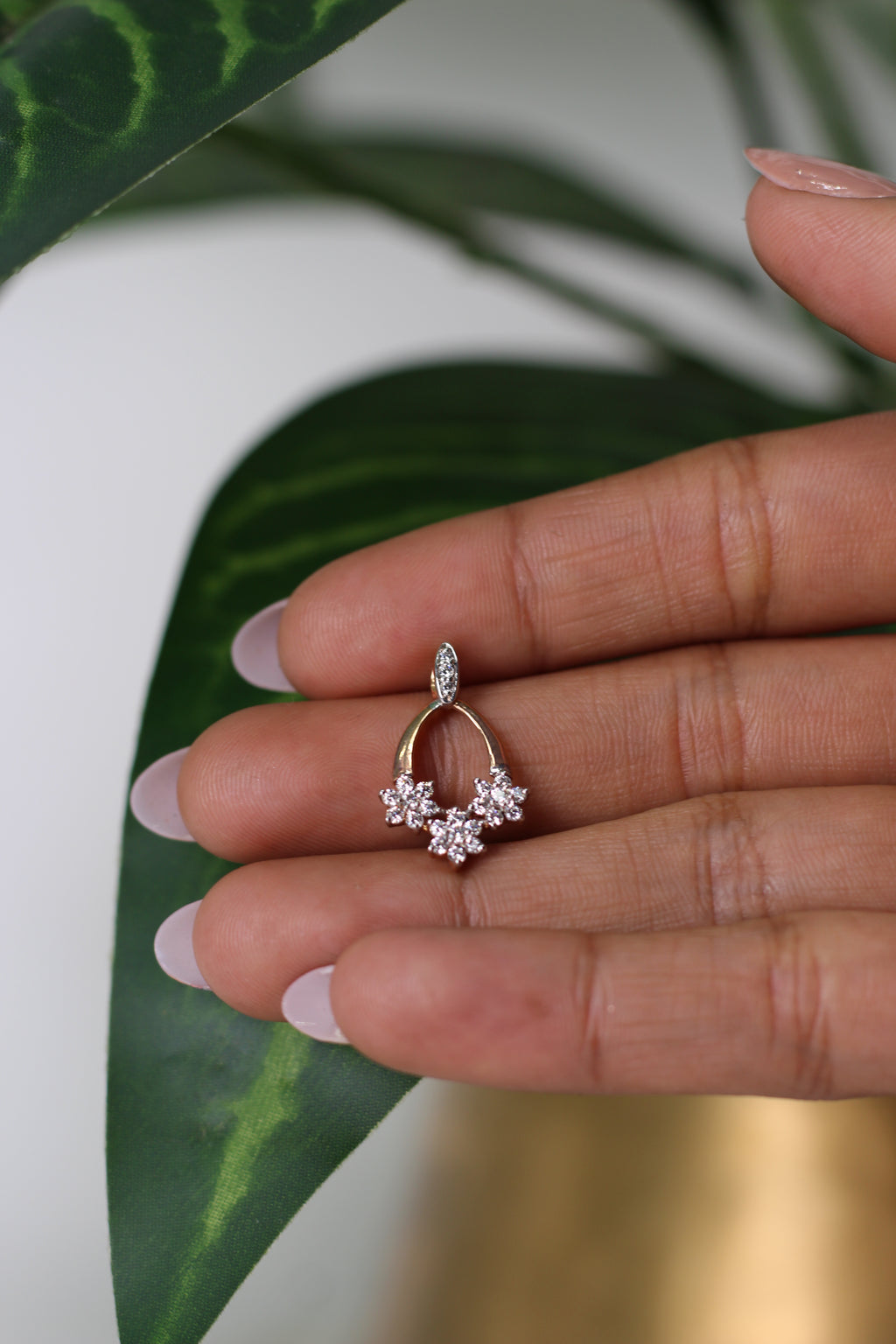 Floral Design Metal Pendant with Stone Cluster Pattern for Women