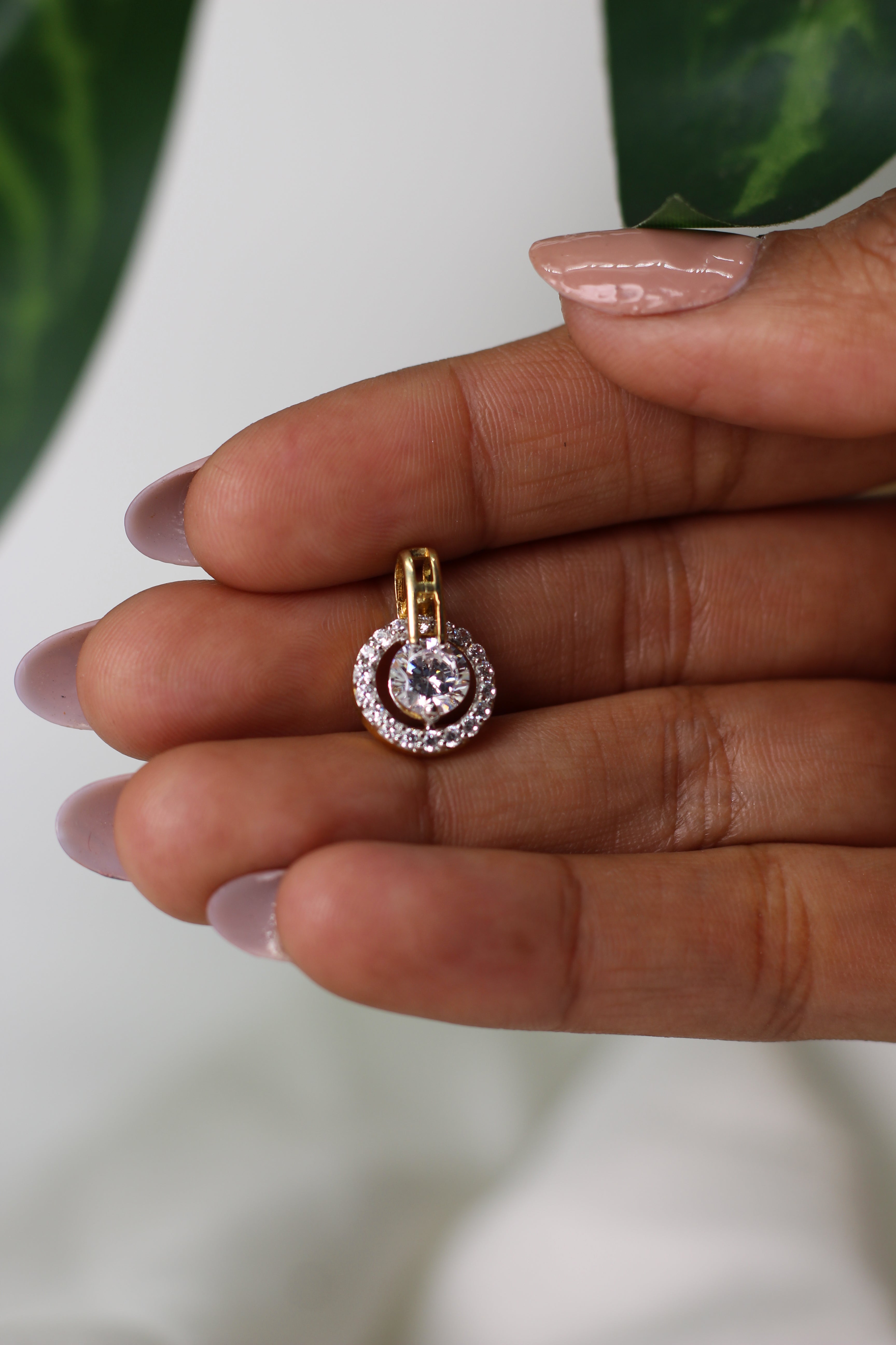 Round Halo Diamond Pendant for Elegant Styling