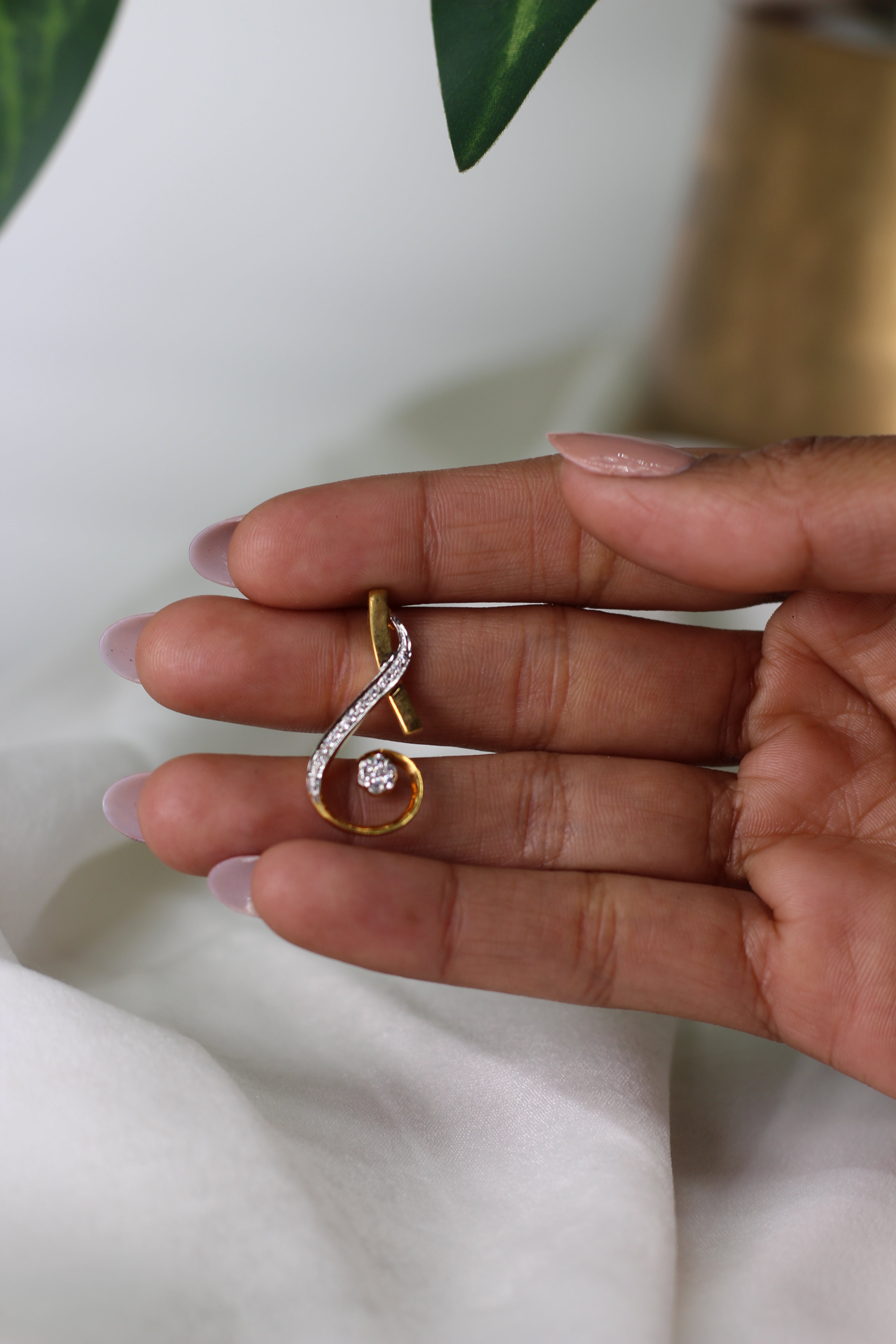 Modern Gold Pendant With Soft Curve Shape