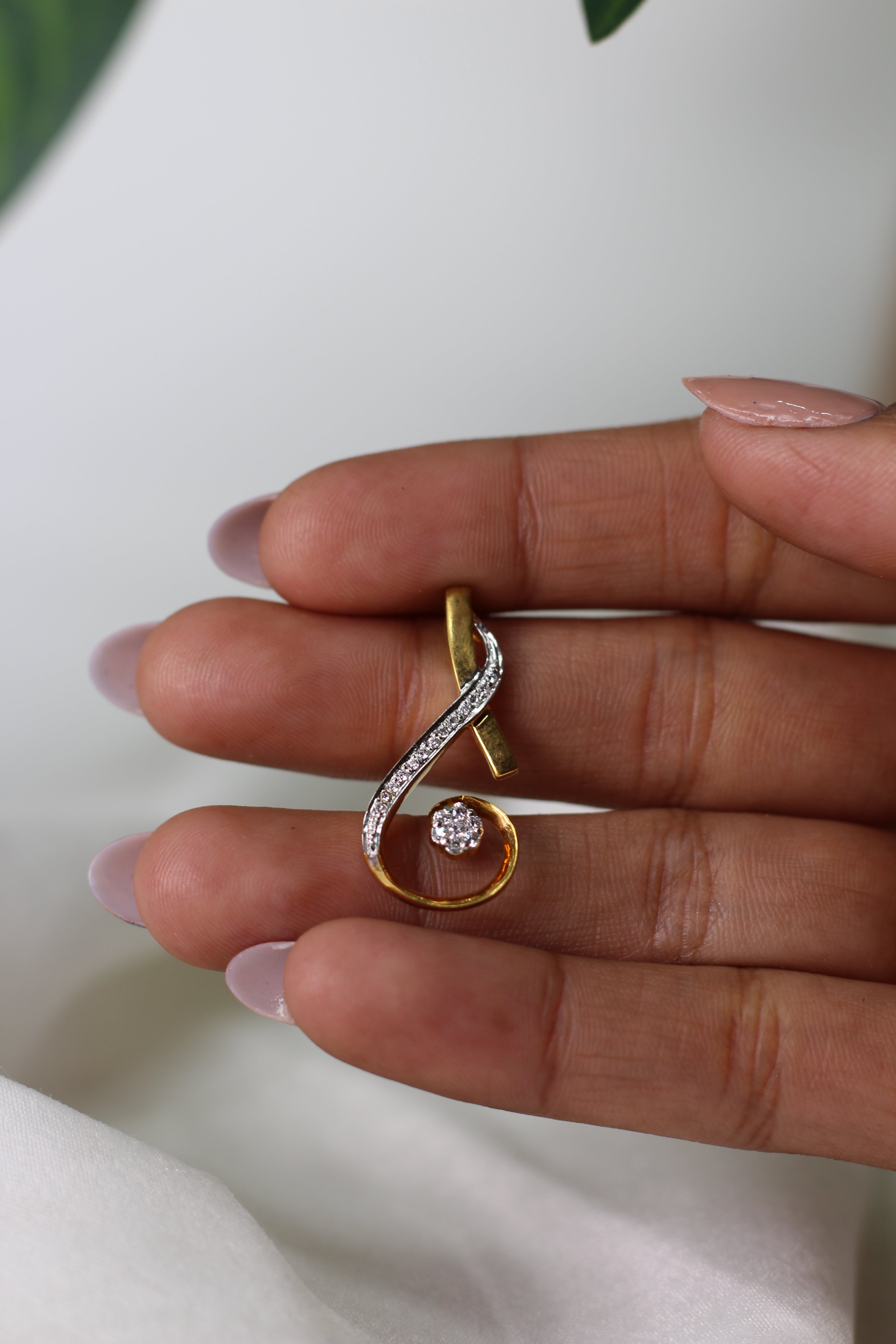 Modern Gold Pendant With Soft Curve Shape