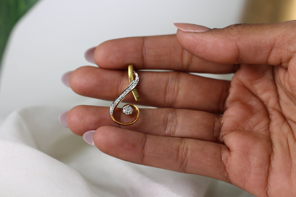 Modern Gold Pendant With Soft Curve Shape