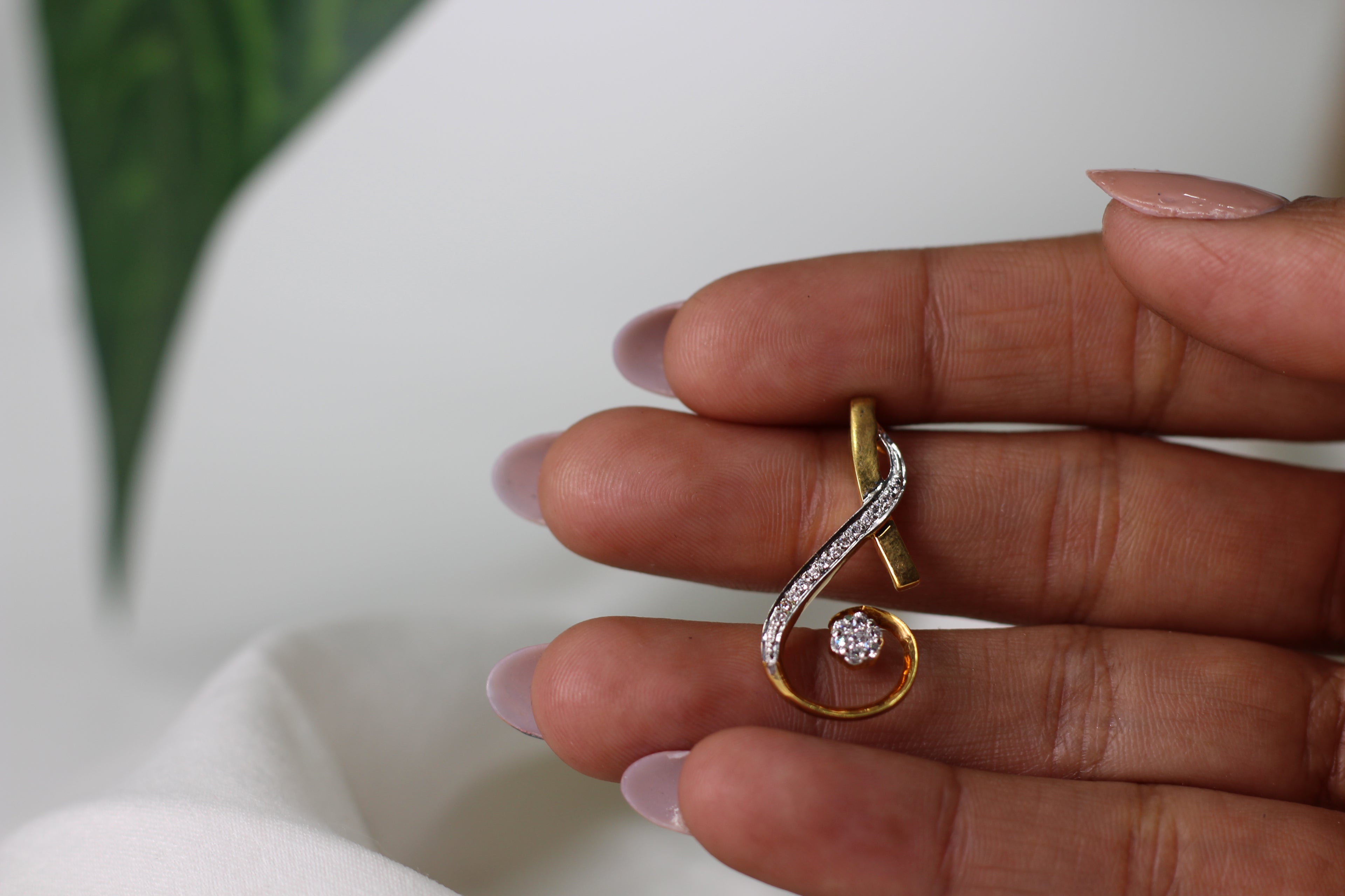 Modern Gold Pendant With Soft Curve Shape