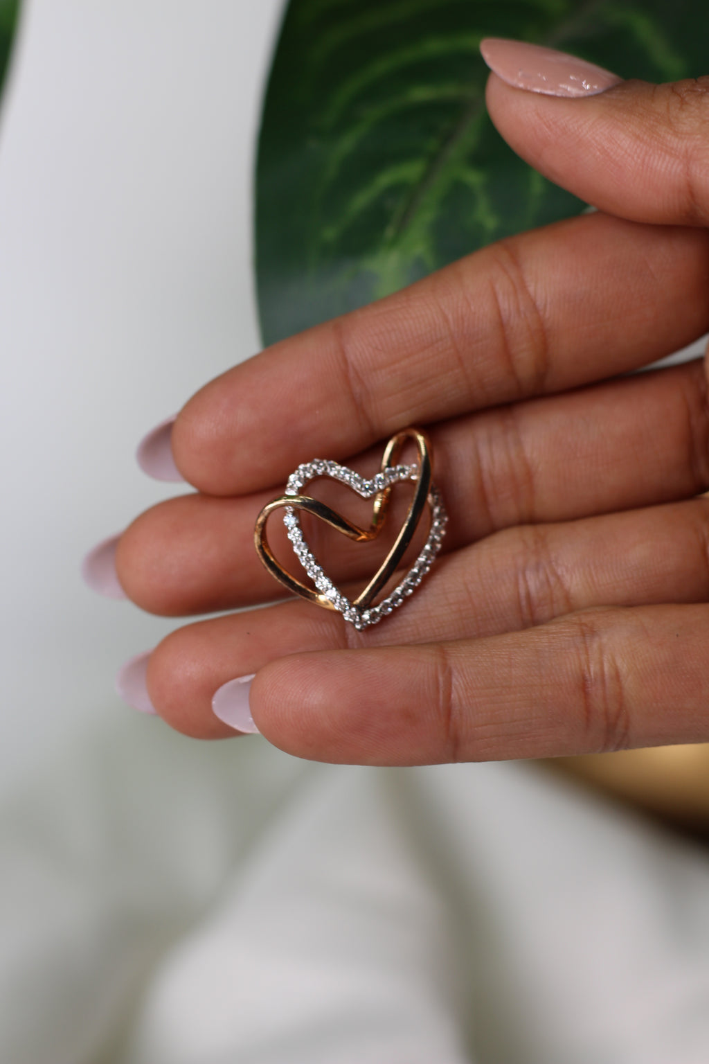 Twisted Heart Gold Pendant With Shimmer Touch
