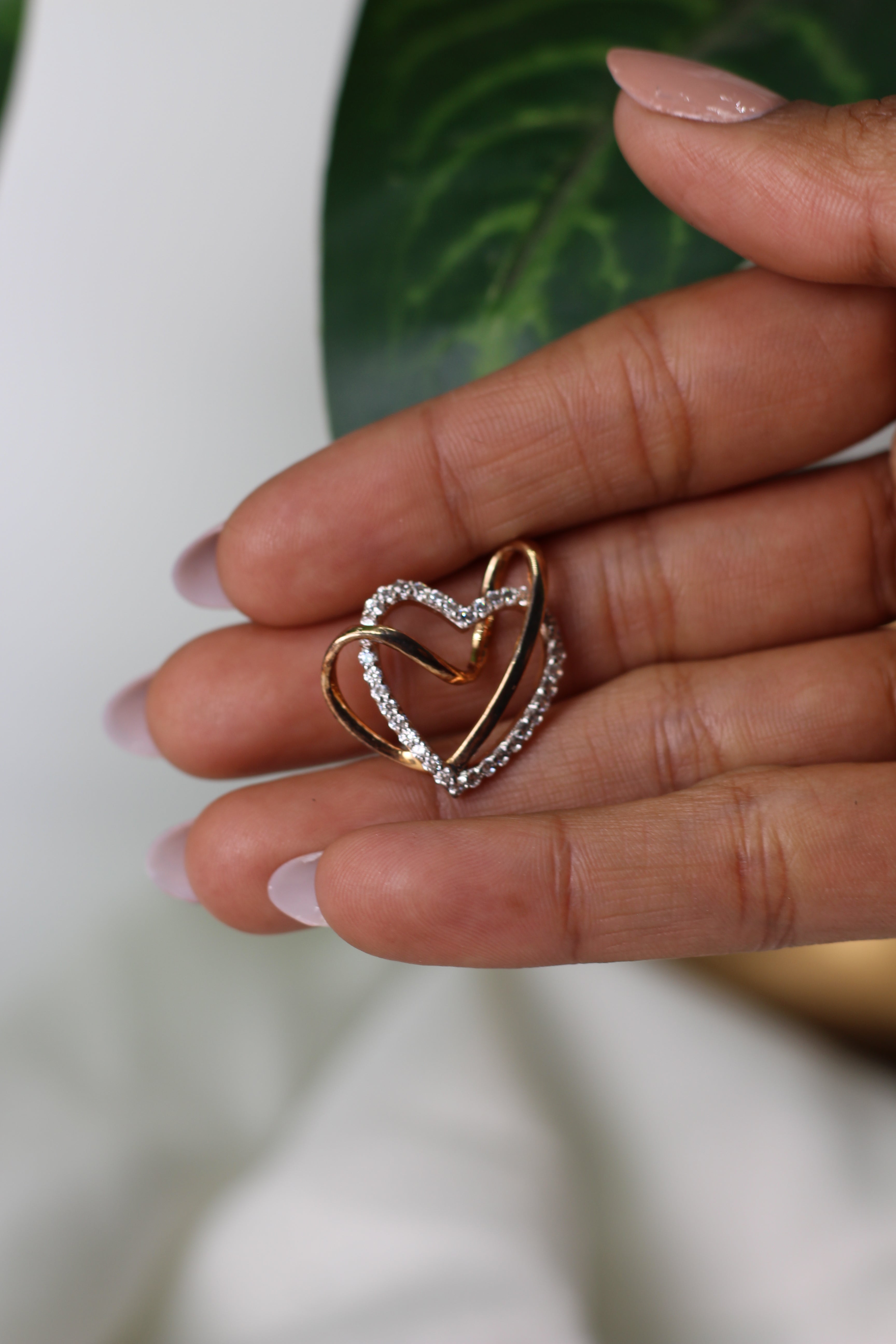 Twisted Heart Gold Pendant With Shimmer Touch