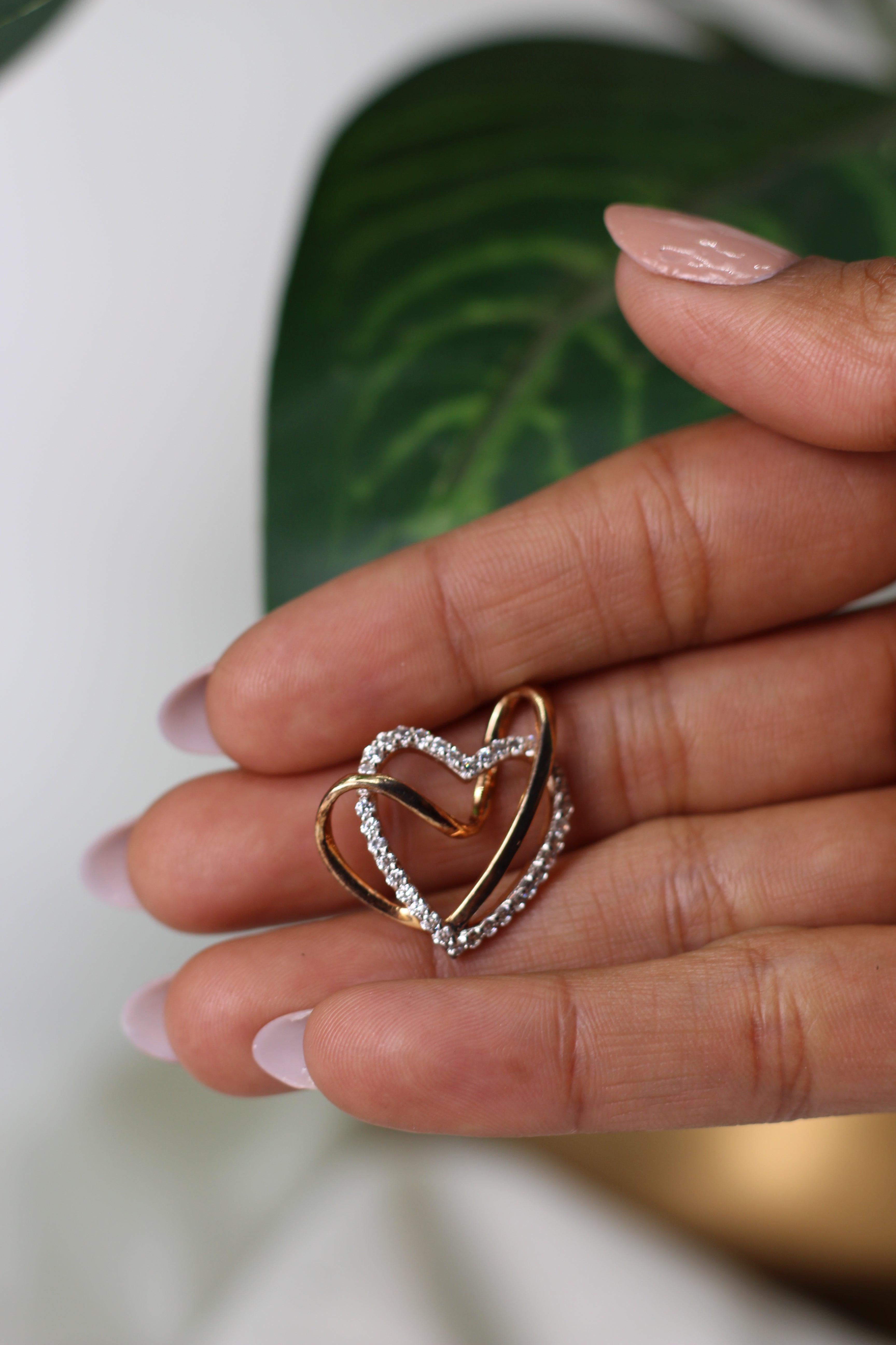 Twisted Heart Gold Pendant With Shimmer Touch
