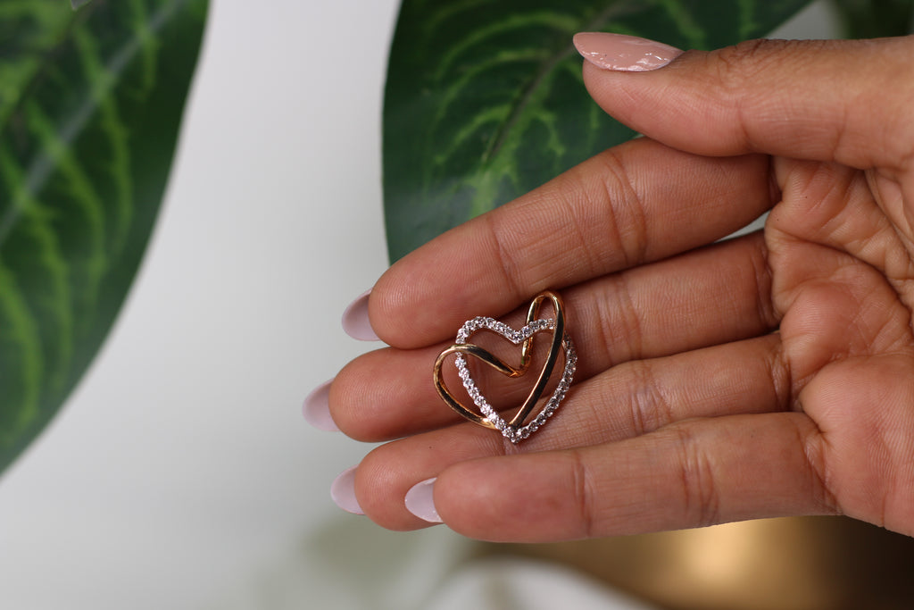 Twisted Heart Gold Pendant With Shimmer Touch