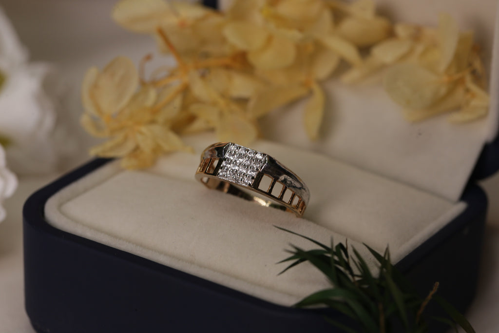 Diamond Panel Centre Pattern Band Ring