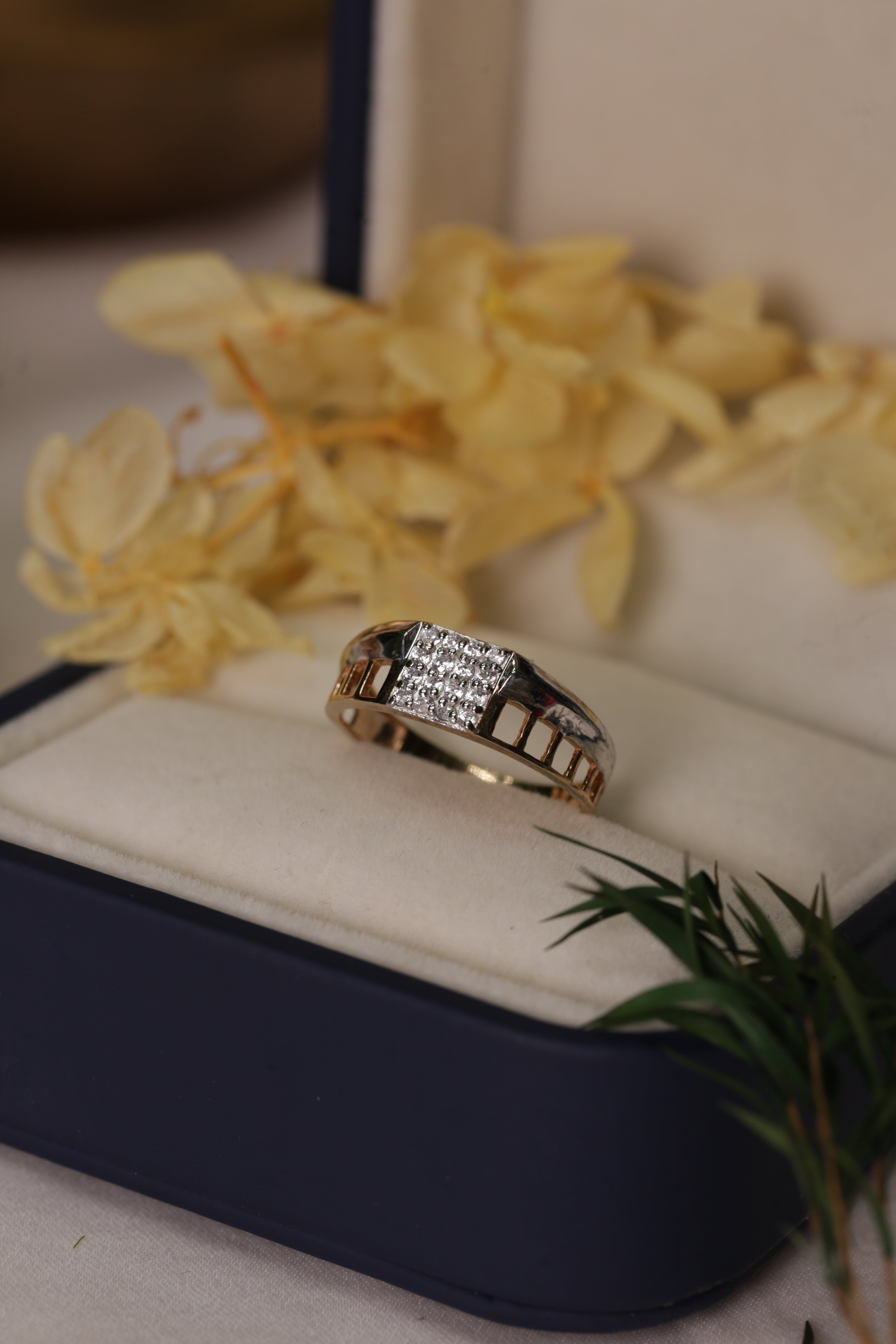 Diamond Panel Centre Pattern Band Ring