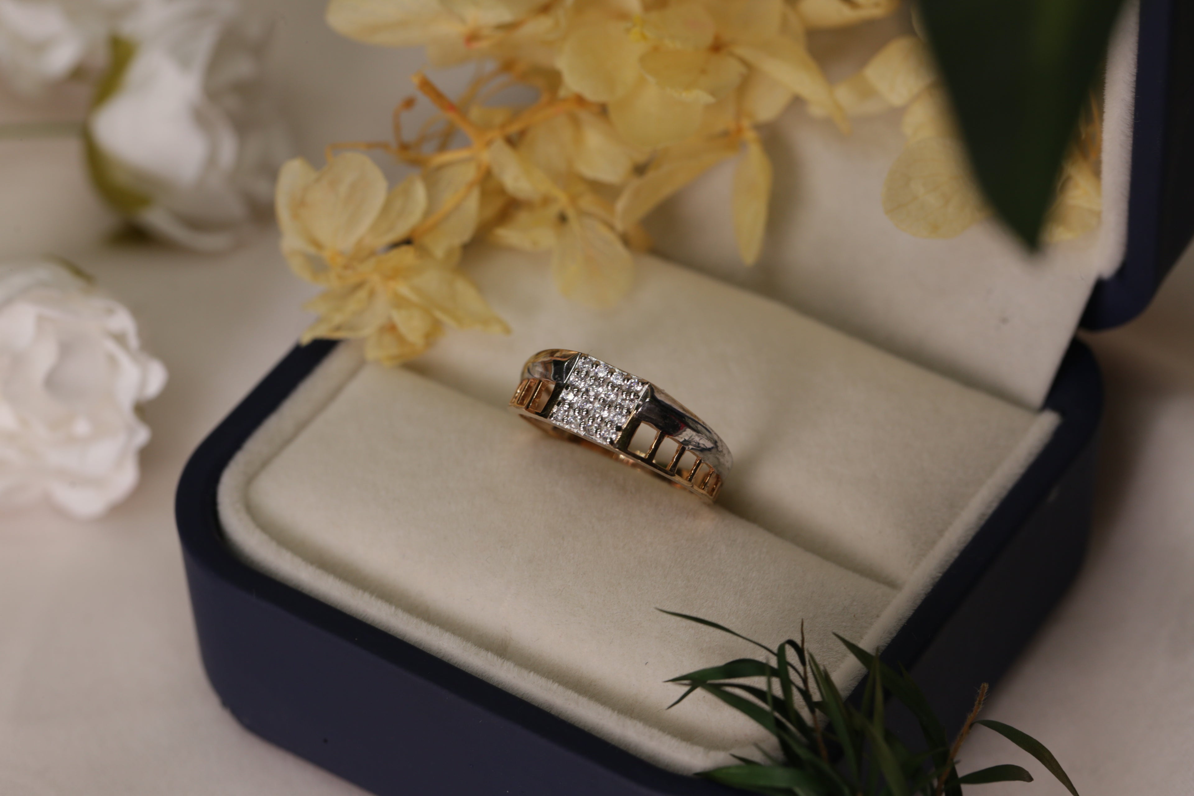 Diamond Panel Centre Pattern Band Ring
