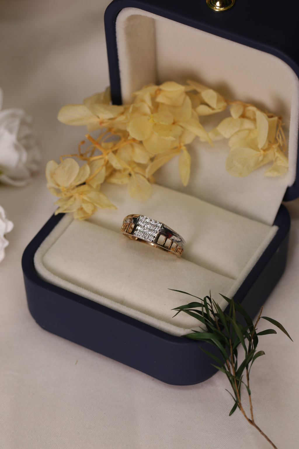 Diamond Panel Centre Pattern Band Ring