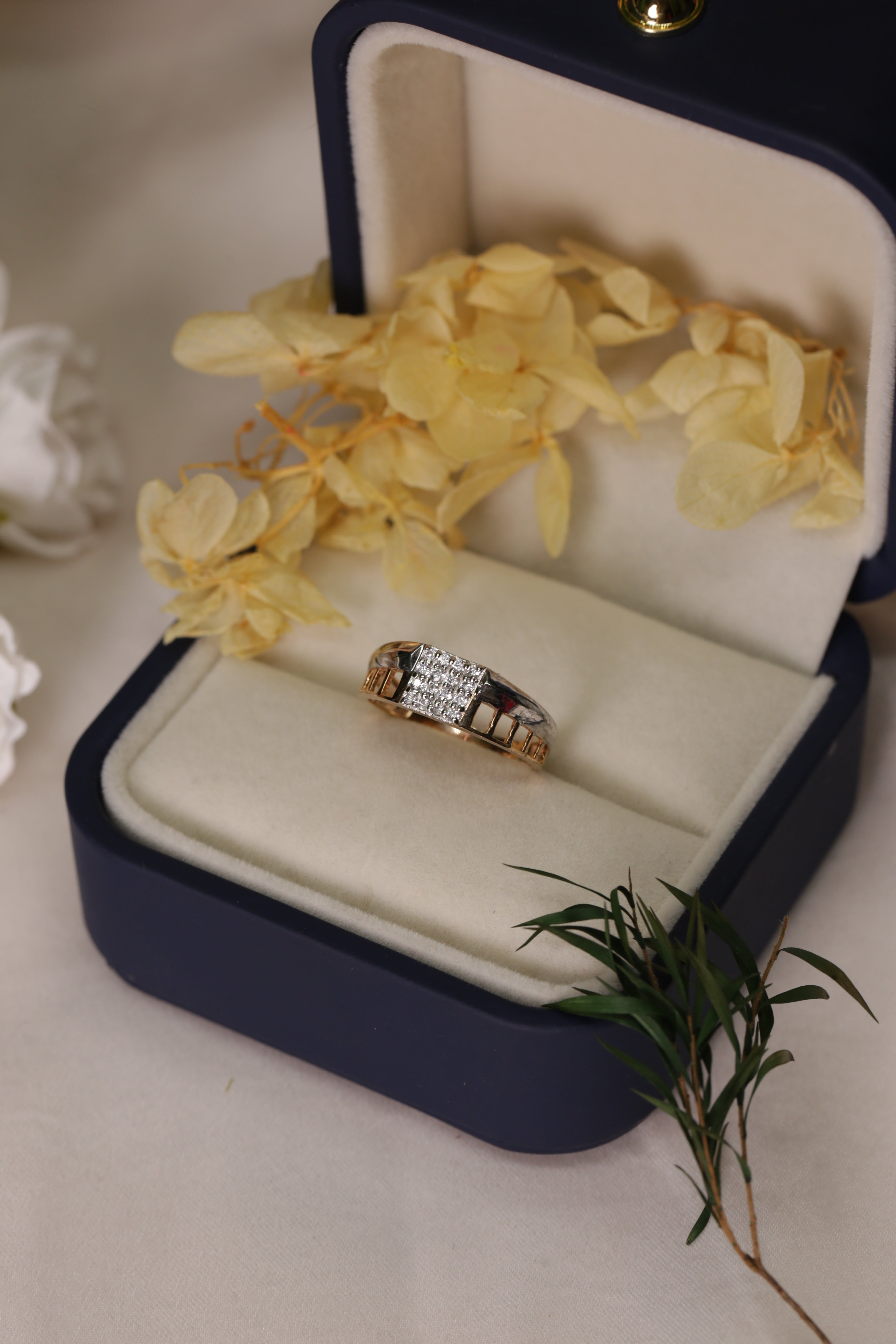 Diamond Panel Centre Pattern Band Ring