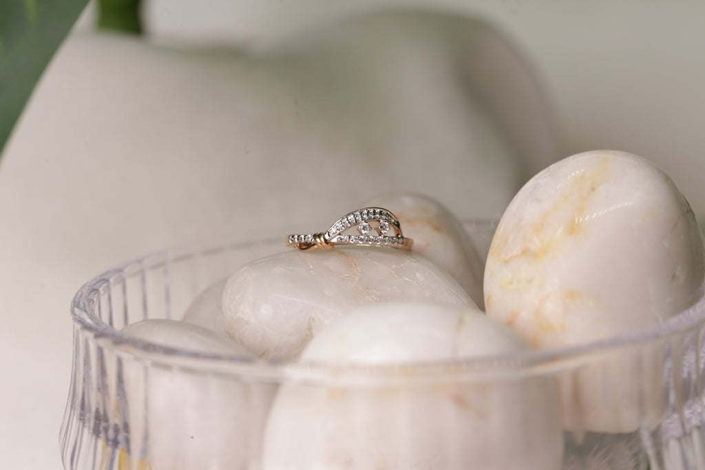 Diamond Curve Knot Band Ring