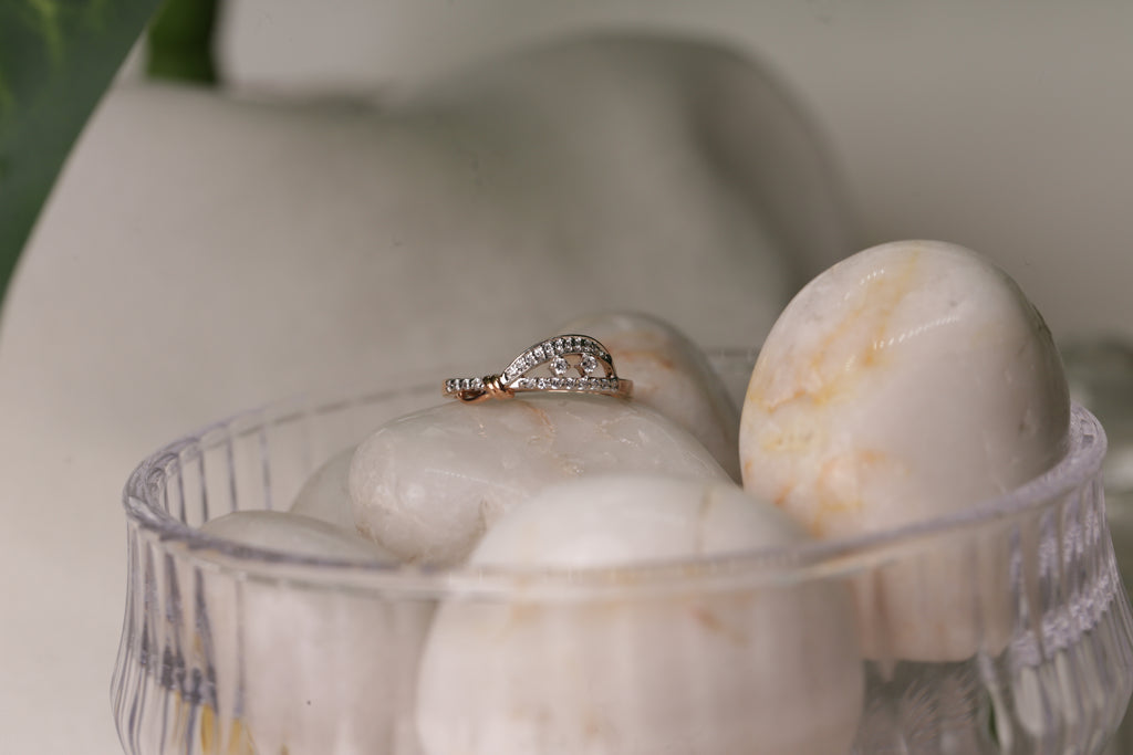 Diamond Curve Knot Band Ring