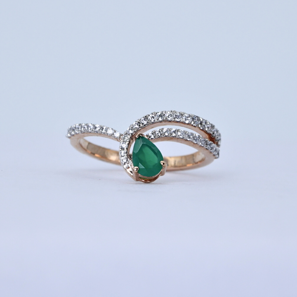 Center diamond with halo
Gold band with diamond
Elegant ring for proposal
Minimalist gold band diamond
Diamond facets reflecting light
Modern geometric halo ring
Radiant cut diamond close up
Diamond ring with crown design
White gold band with diamond
Diamond ring with central stone