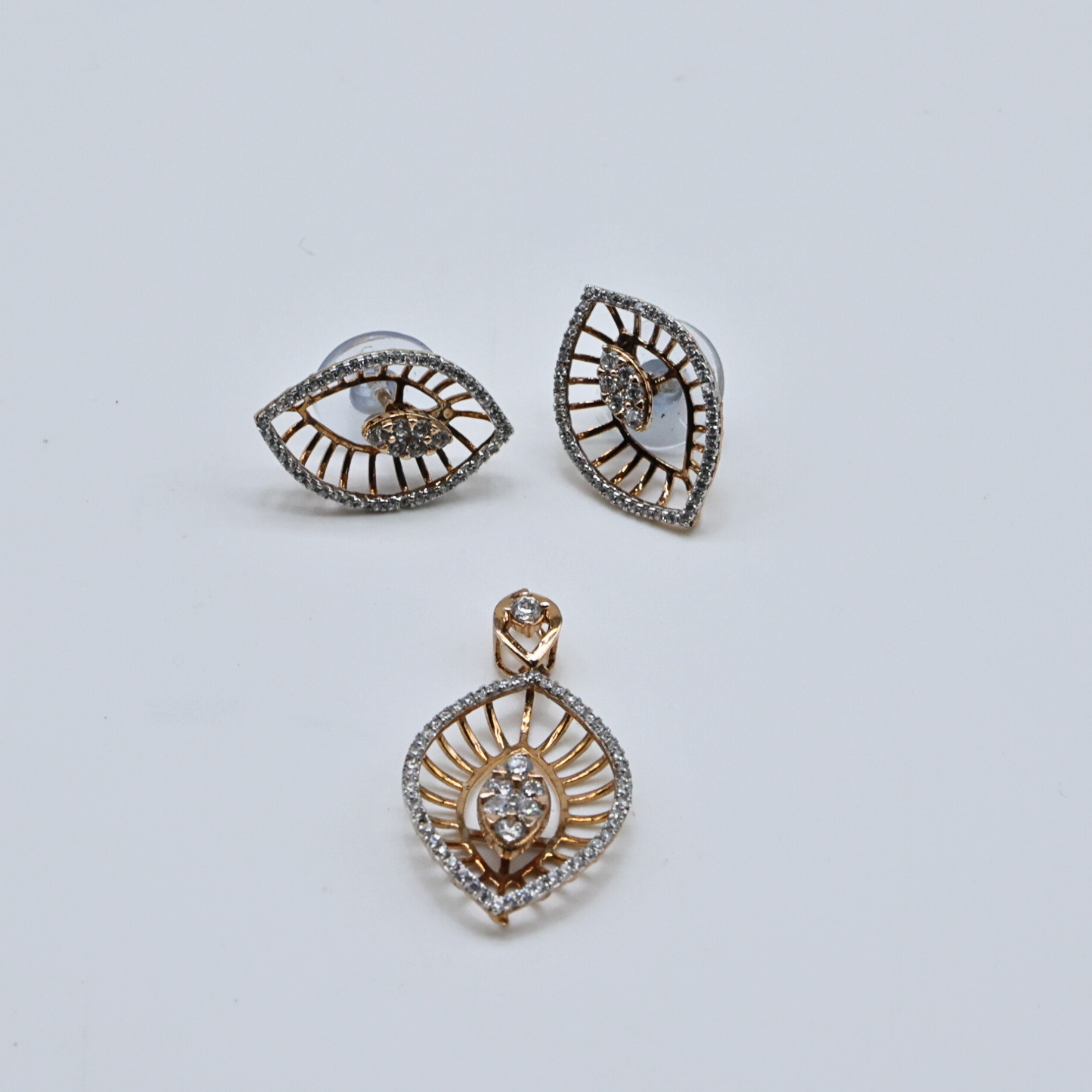 Leaf diamond pendant
Elegant leaf pendant
Radiant leaf pendant
Graceful leaf pendant
Shiny leaf pendant
Leaf inspired pendant
Polished leaf pendant
Classic leaf pendant
Sculpted leaf pendant
Delicate leaf pendant