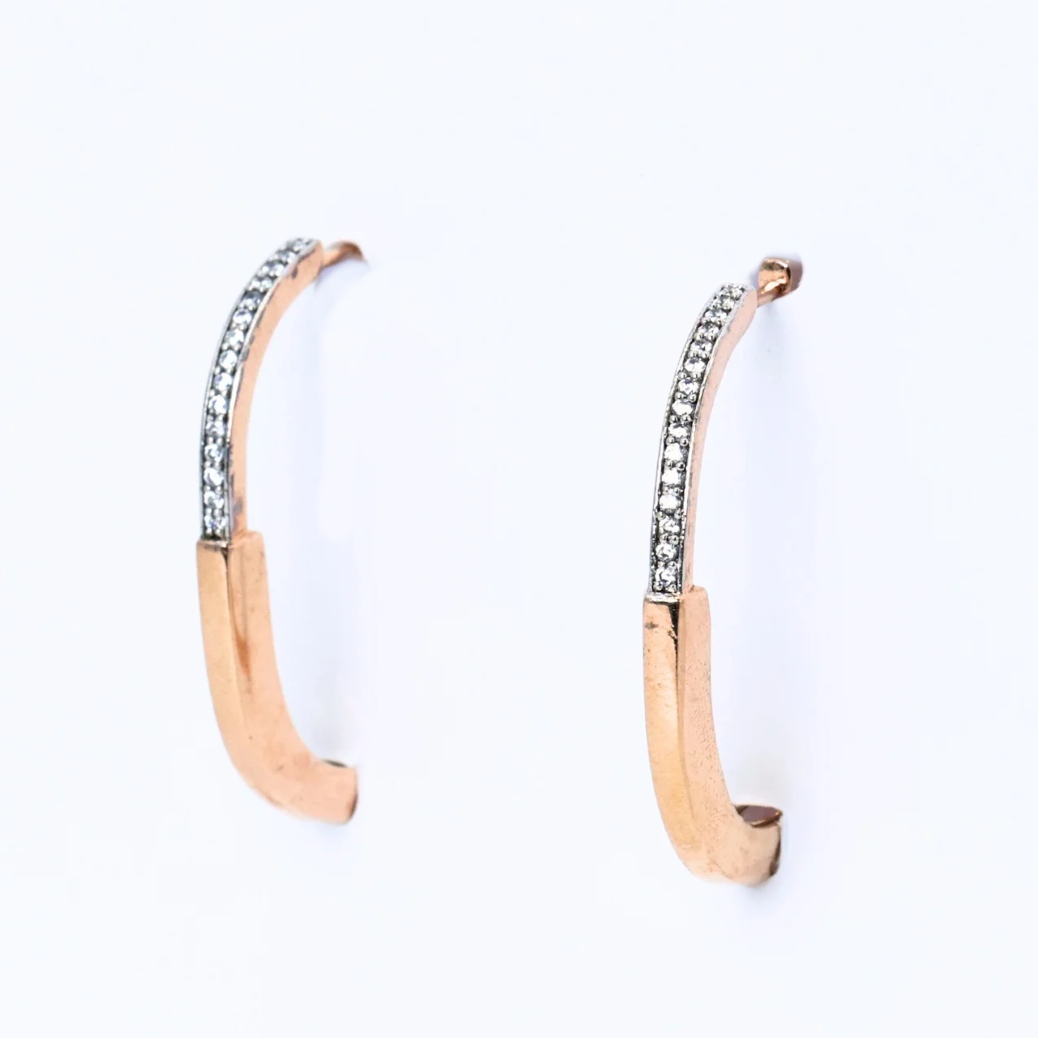 Elegant hoop with diamonds
Radiant diamond design
Curved diamond hoops
Simple hoop design
Elegant diamond hoop
Radiant diamond hoops
Curved hoop design
Elegant curve earrings
Simple curve hoop
Diamond hoop design