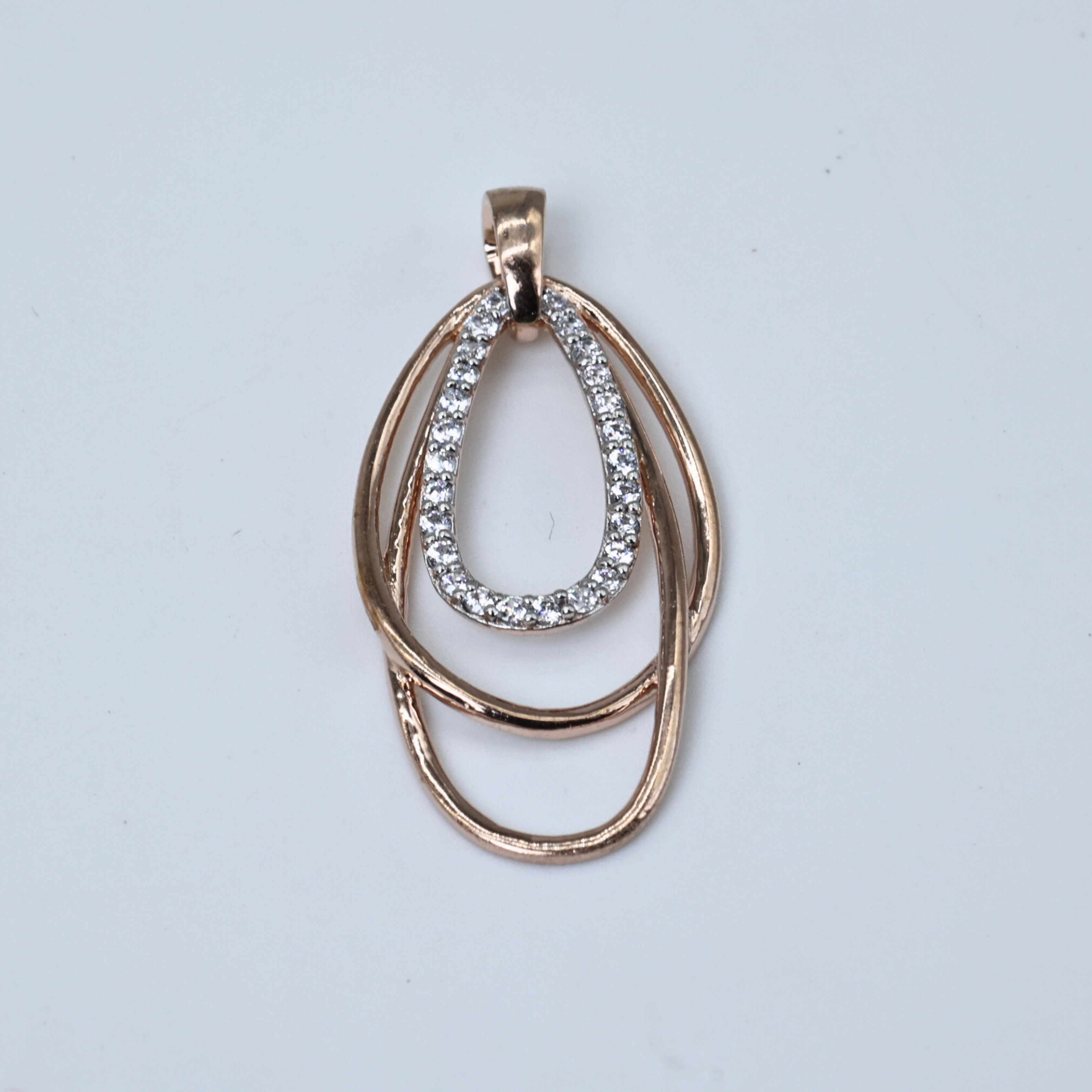Loop pendant
Gold loop pendant
Loop necklace
Gold necklace pendant
Circle loop pendant
Circle necklace
Round loop pendant
Gold round pendant
Small loop pendant
Simple loop pendant